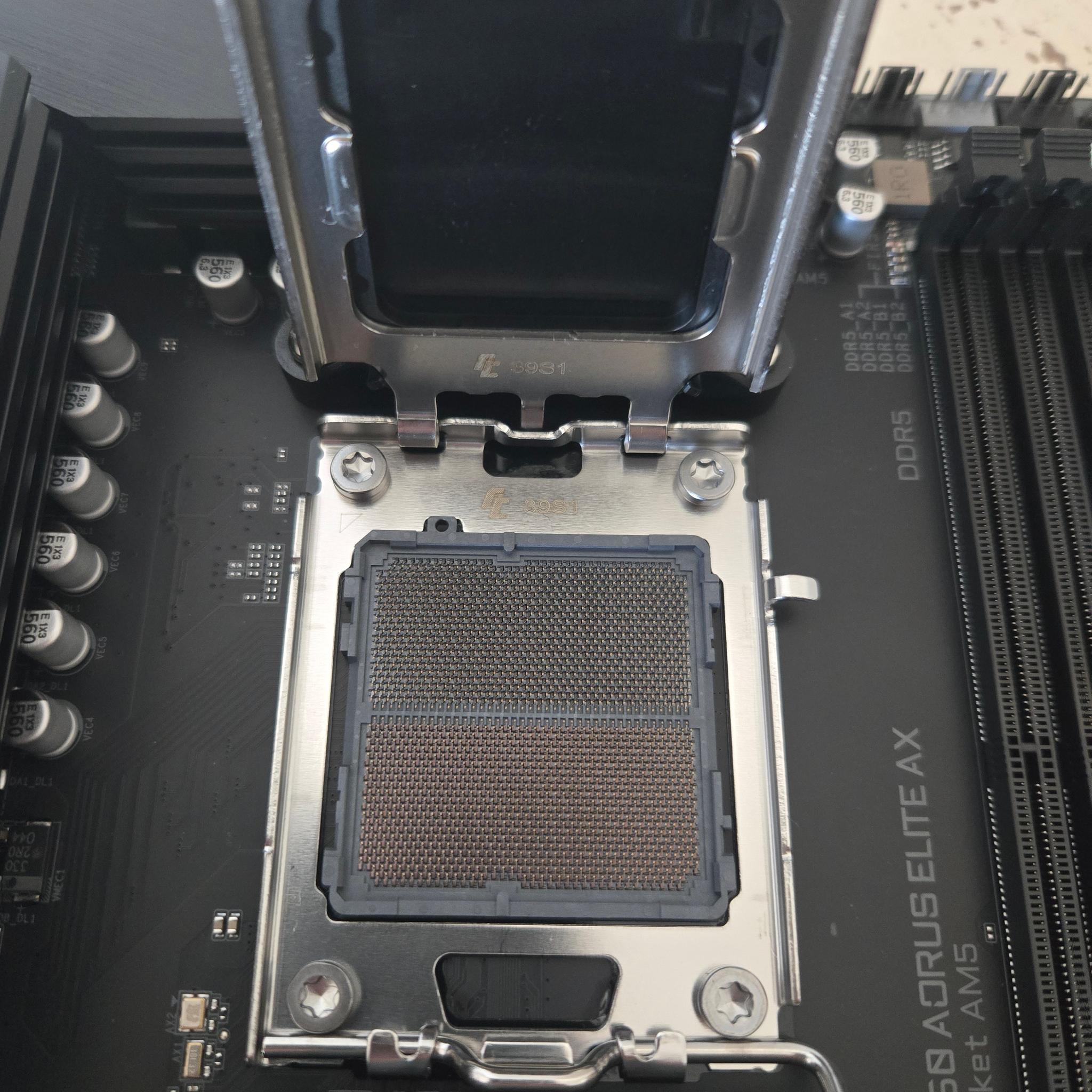 Gigabyte B650 Aorus Elite AX