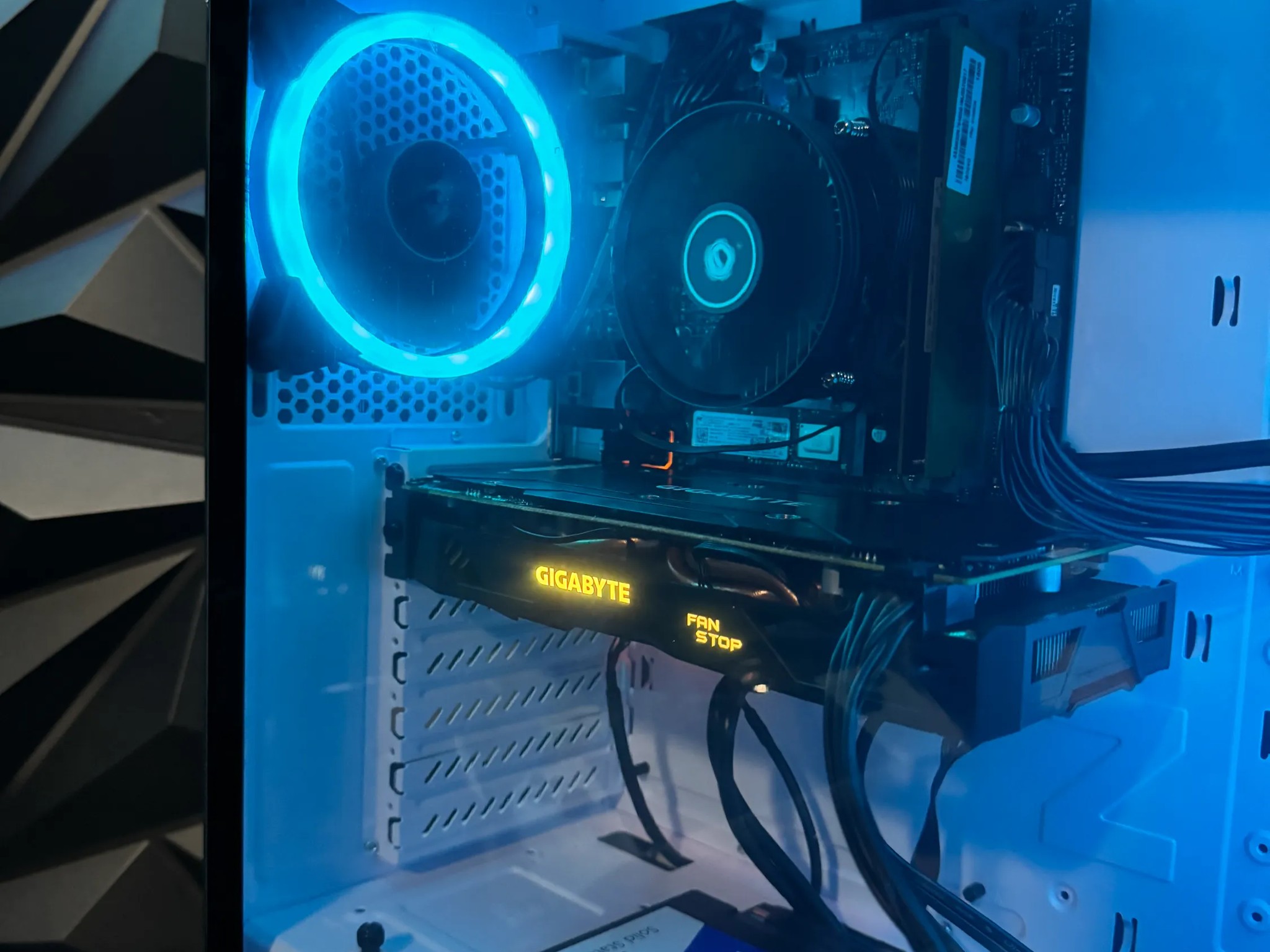 🚀 Budget Berg🚀 i5 9500| RX 580 8GB | 16 GB DDR4 | 1.75 TB Storage
