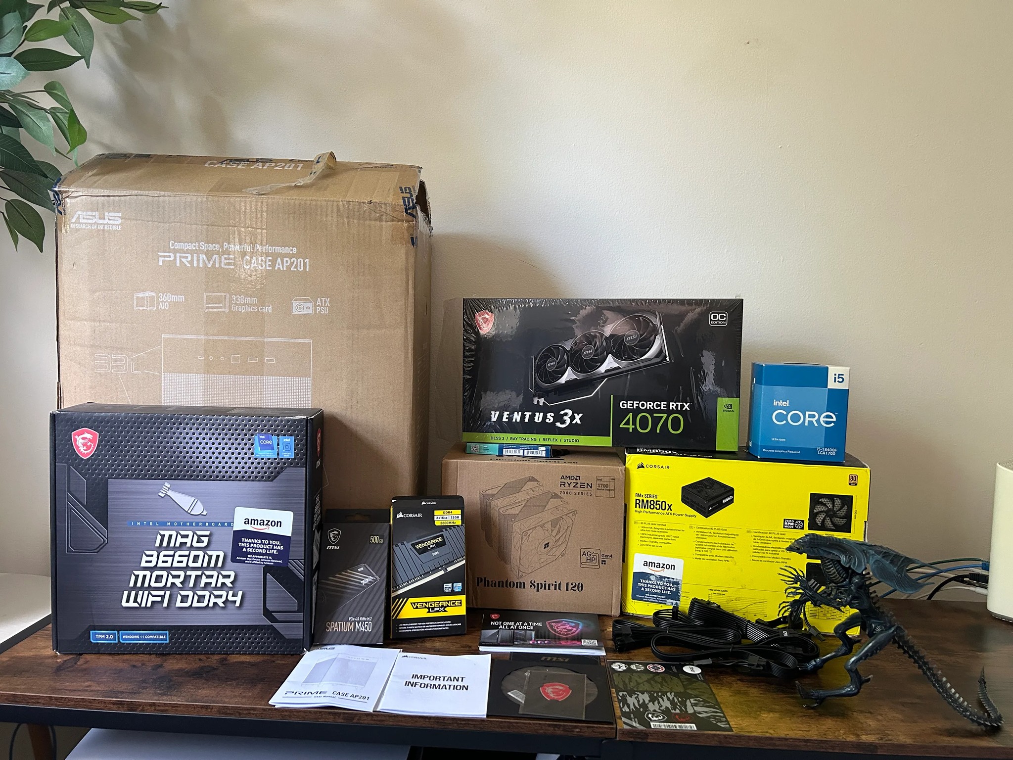 Intel Core i5 13400F, Nvidia MSI RTX 4070 oc, 32GB RAM, 500GB MSI SSD NVMe, Corsair PSU 850W