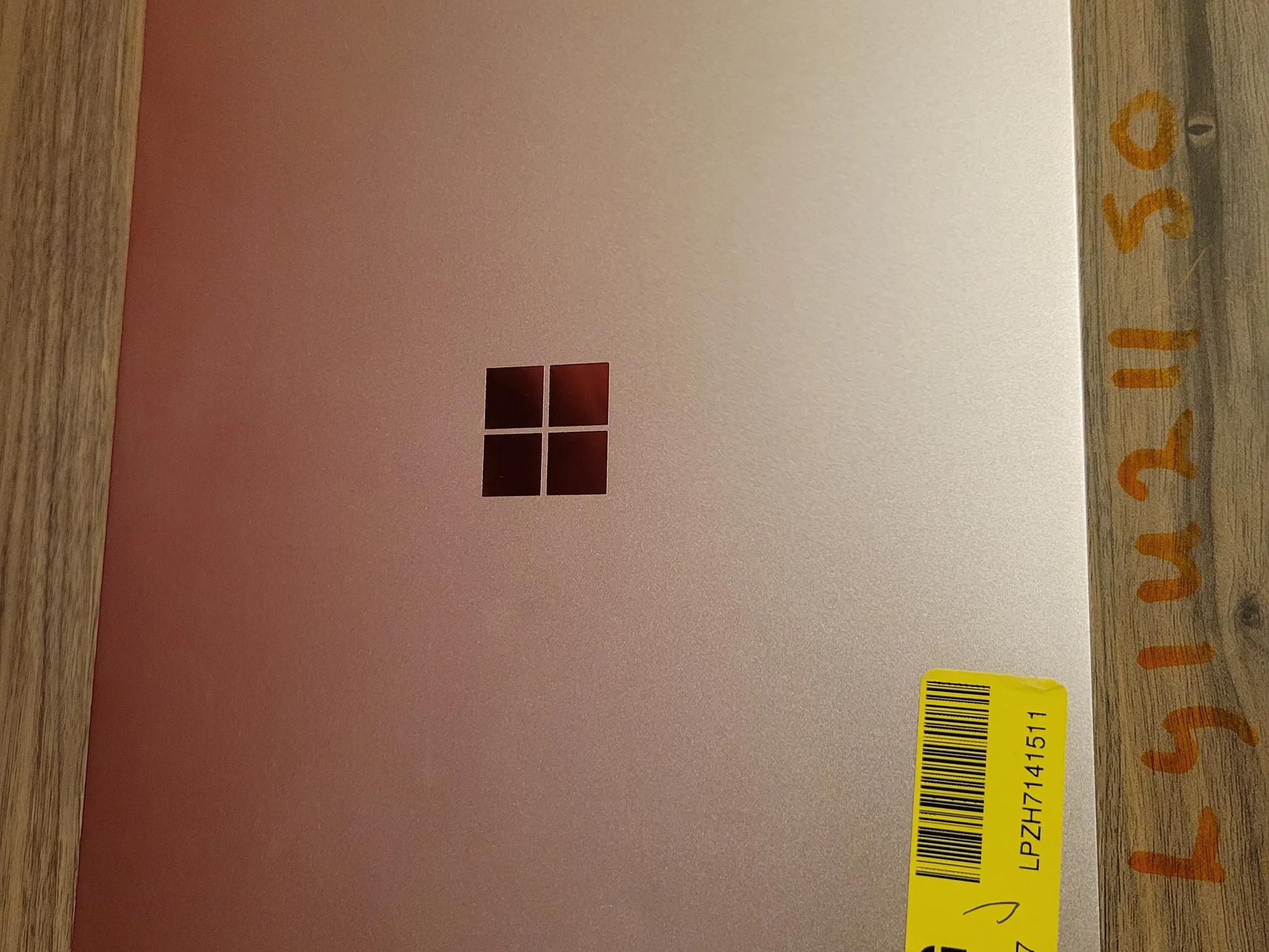 Microsoft Surface laptop Go - 128gb - intel i5 10th gen. - 12.4" touch screen