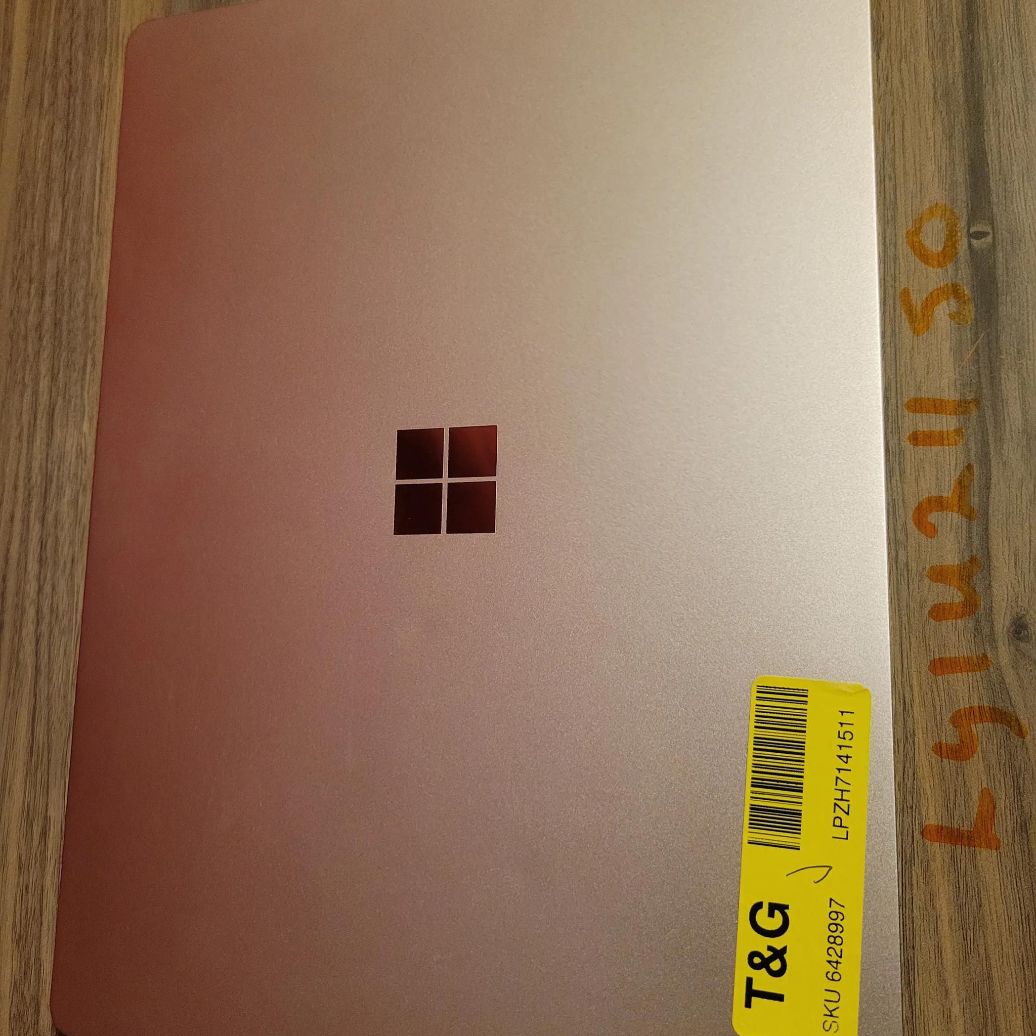 Microsoft Surface laptop Go - 128gb - intel i5 10th gen. - 12.4" touch screen