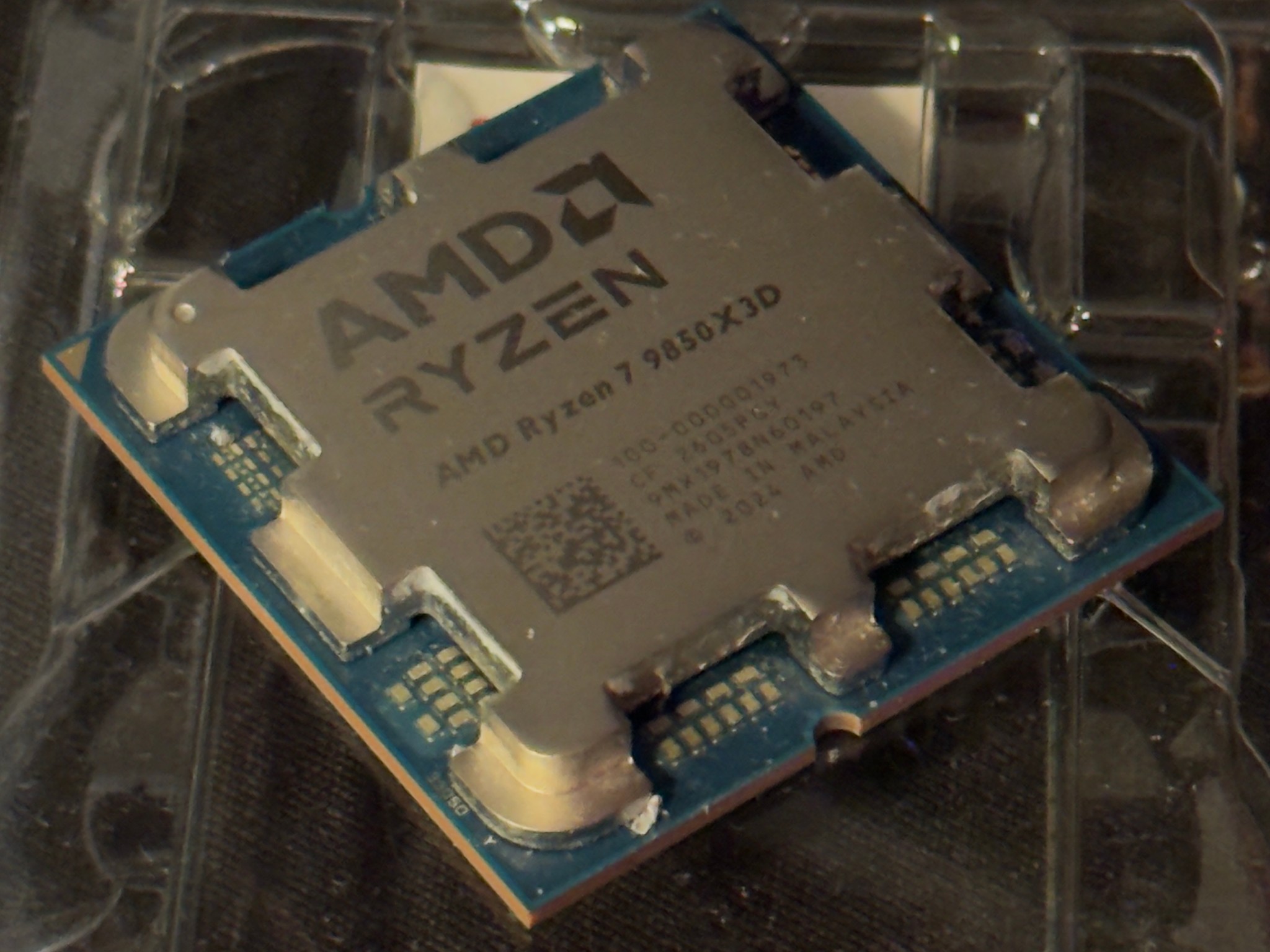 AMD Ryzen 7 9850X3D