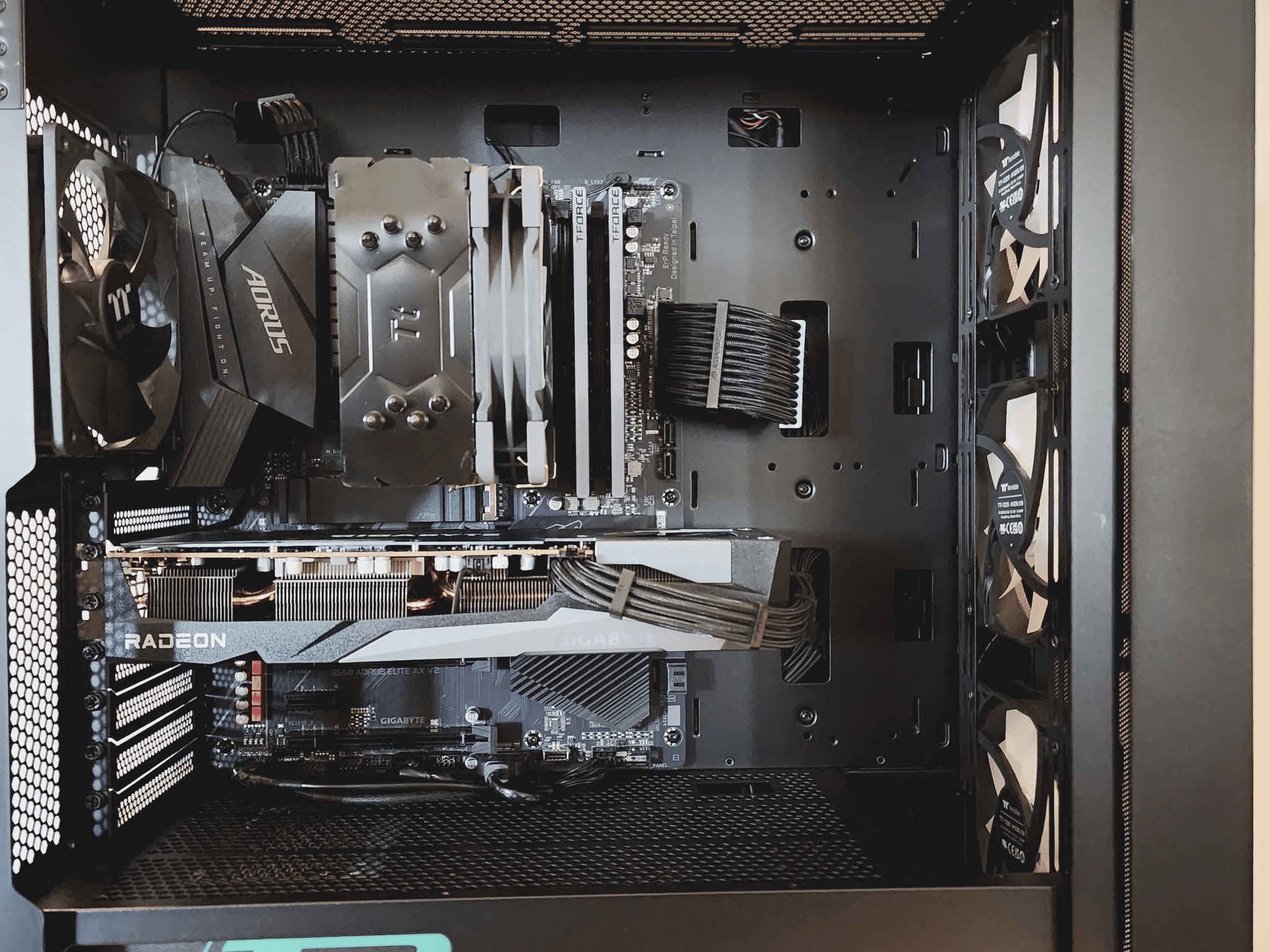 "Dynamic" Gaming PC R5 5600x w/ Gigabyte RX 6650XT | 16GB RAM | 1TB Gen4
