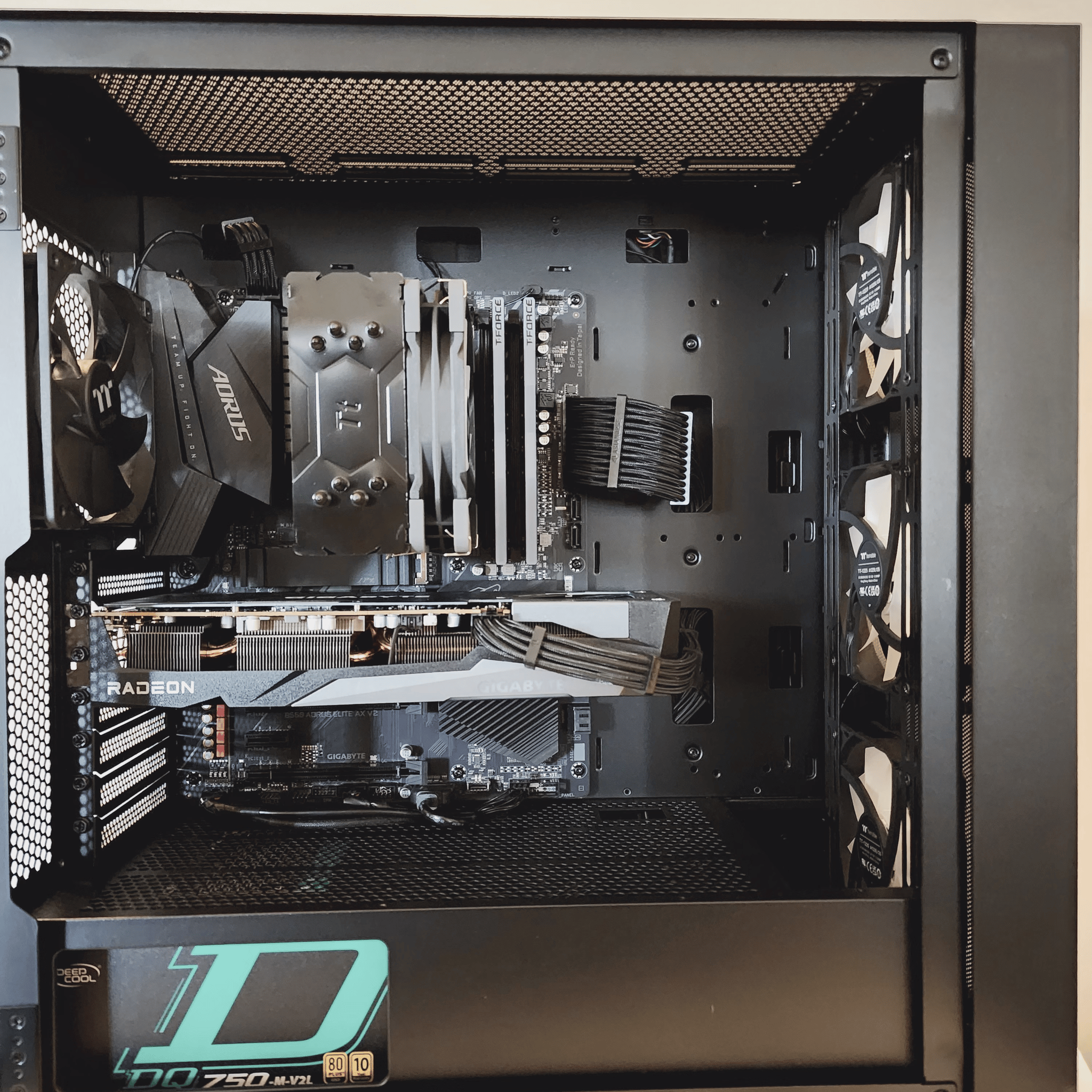 "Dynamic" Gaming PC R5 5600x w/ Gigabyte RX 6650XT | 16GB RAM | 1TB Gen4