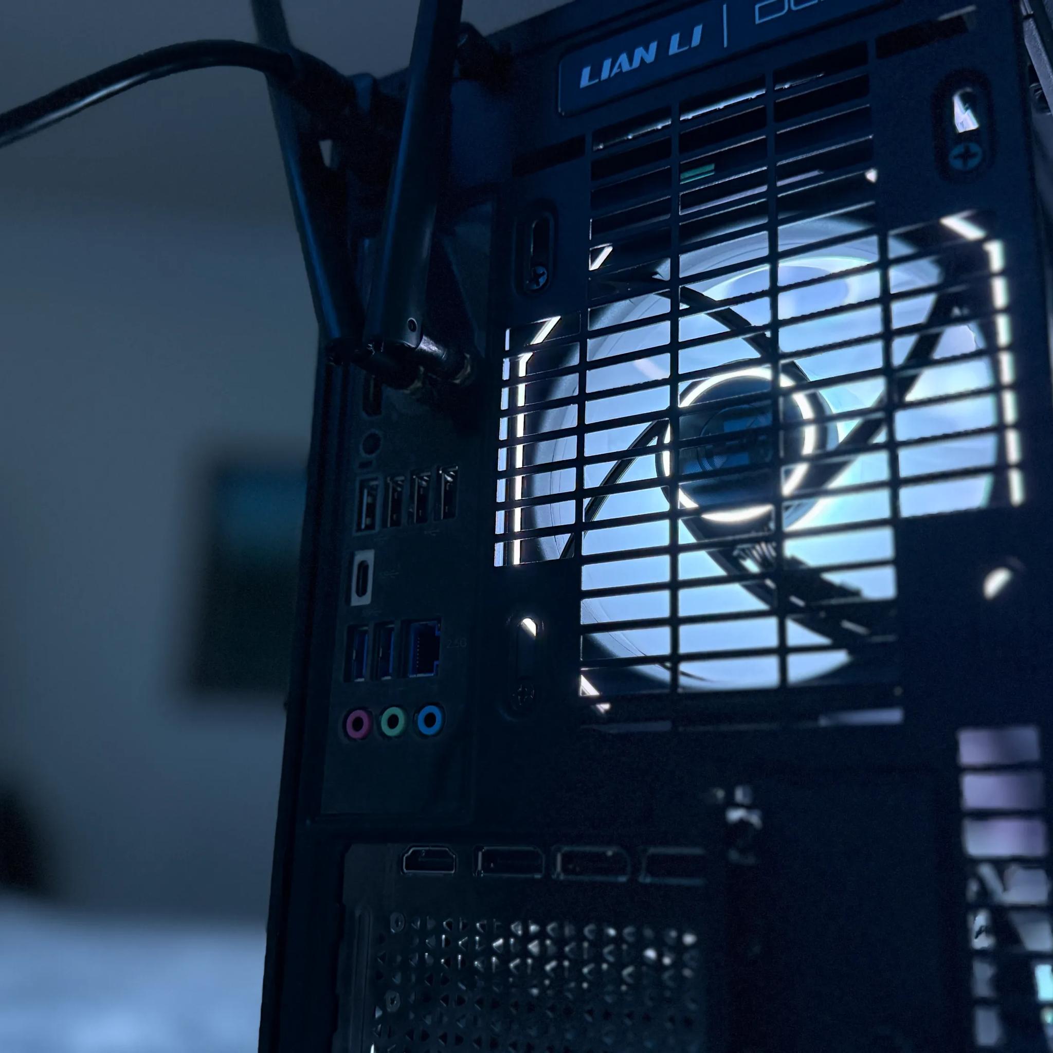 4K Streaming PC - The White Sentinel | RTX 5080 OC | 7950X3D | 32GB DDR5 | 2TB NVME SSD | 1000W Gold