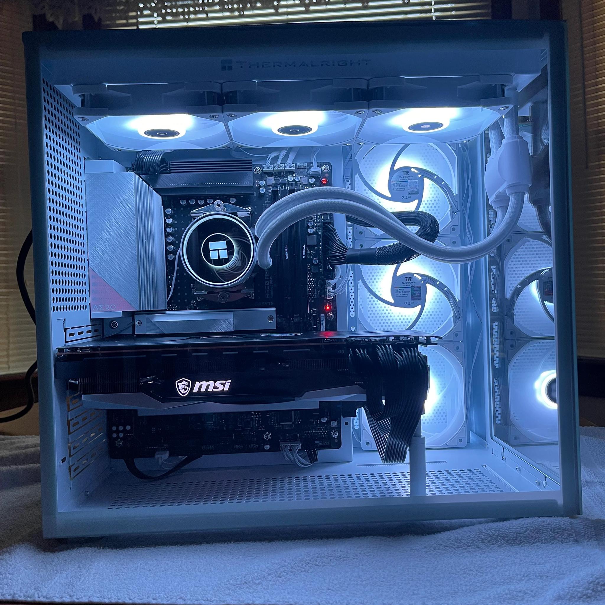 AM5 White High-end Gaming/Production PC: Radeon 7900XTX, Ryzen 9 7900X, 32gb DDR5, 2TB NVMe