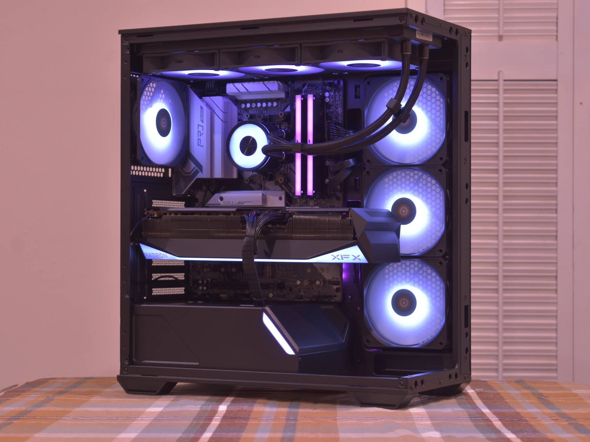 🚀Performance Gamer🚀 Ryzen 5 9600X | AMD RX 9070XT 16GB | 32GB DDR5 | 2TB nVME SSD | Black RGB+Wifi