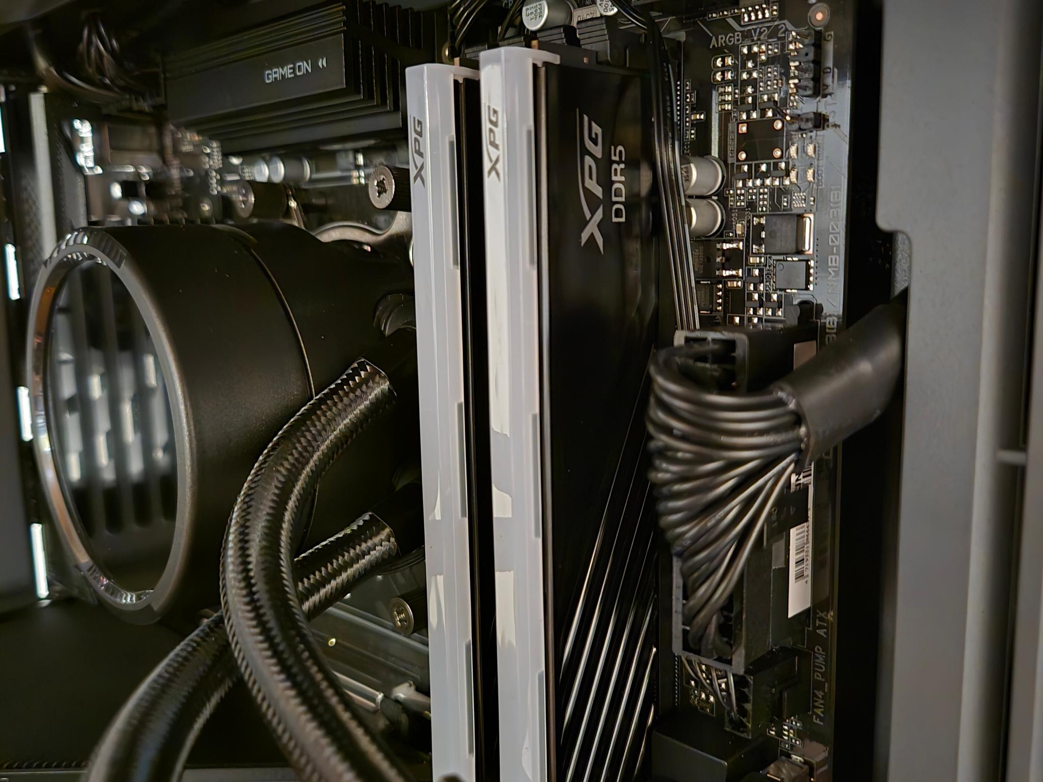 Ryzen 7 7800X3D RTX 5070 Founders Edition 32GB DDR5 Gaming PC