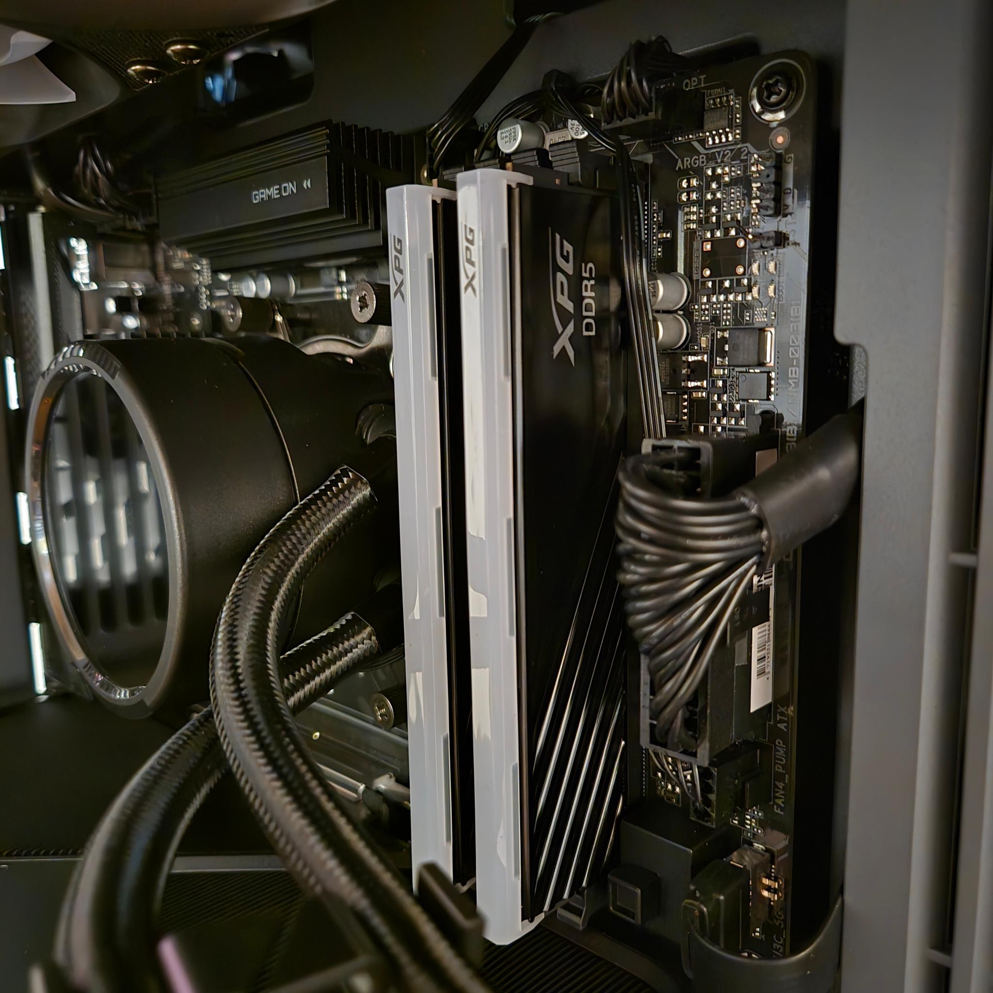 Ryzen 7 7800X3D RTX 5070 Founders Edition 32GB DDR5 Gaming PC
