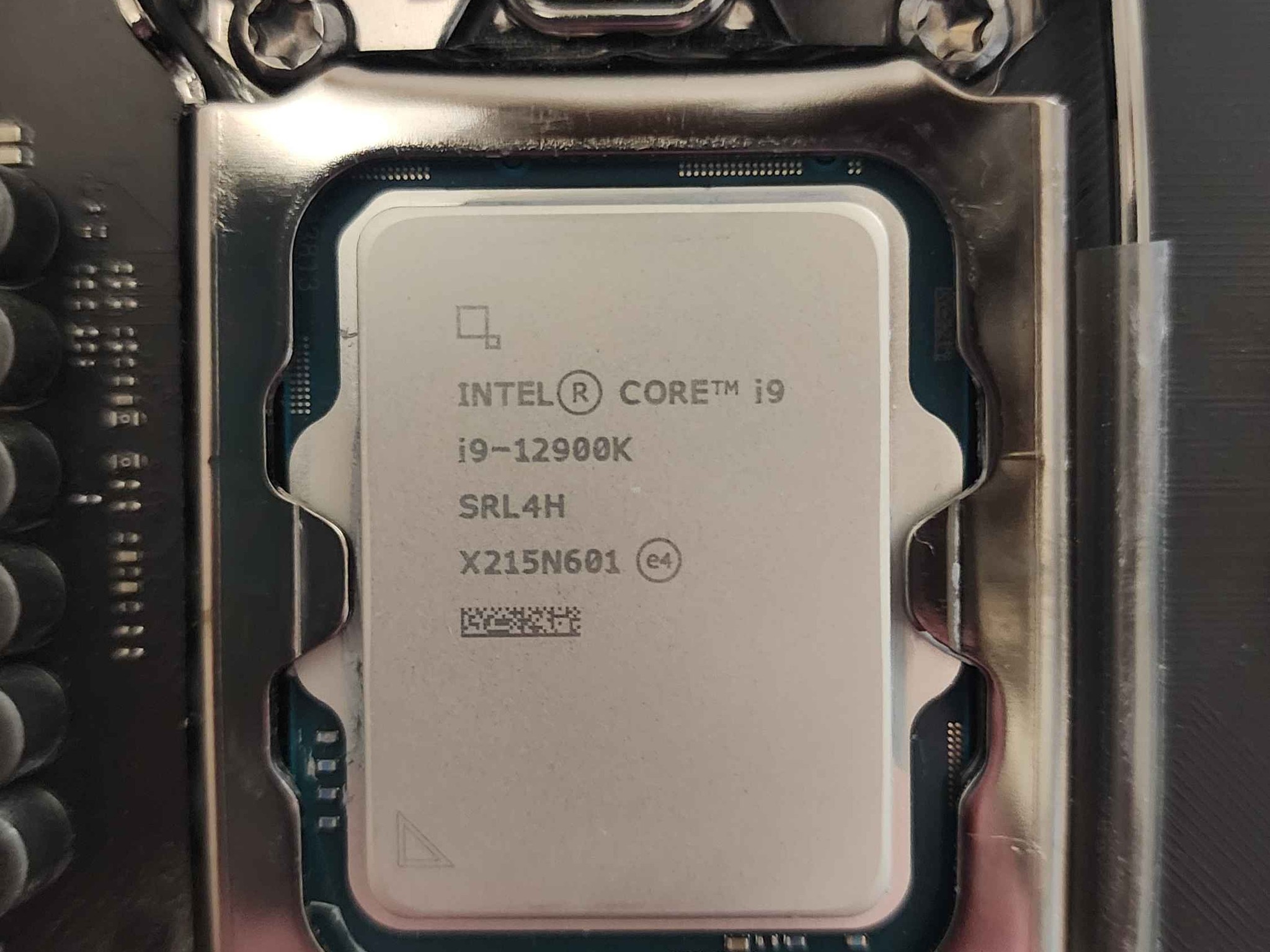 ASUS ROG MAXIMUS Z690 HERO Motherboard + Intel i9-12900K CPU