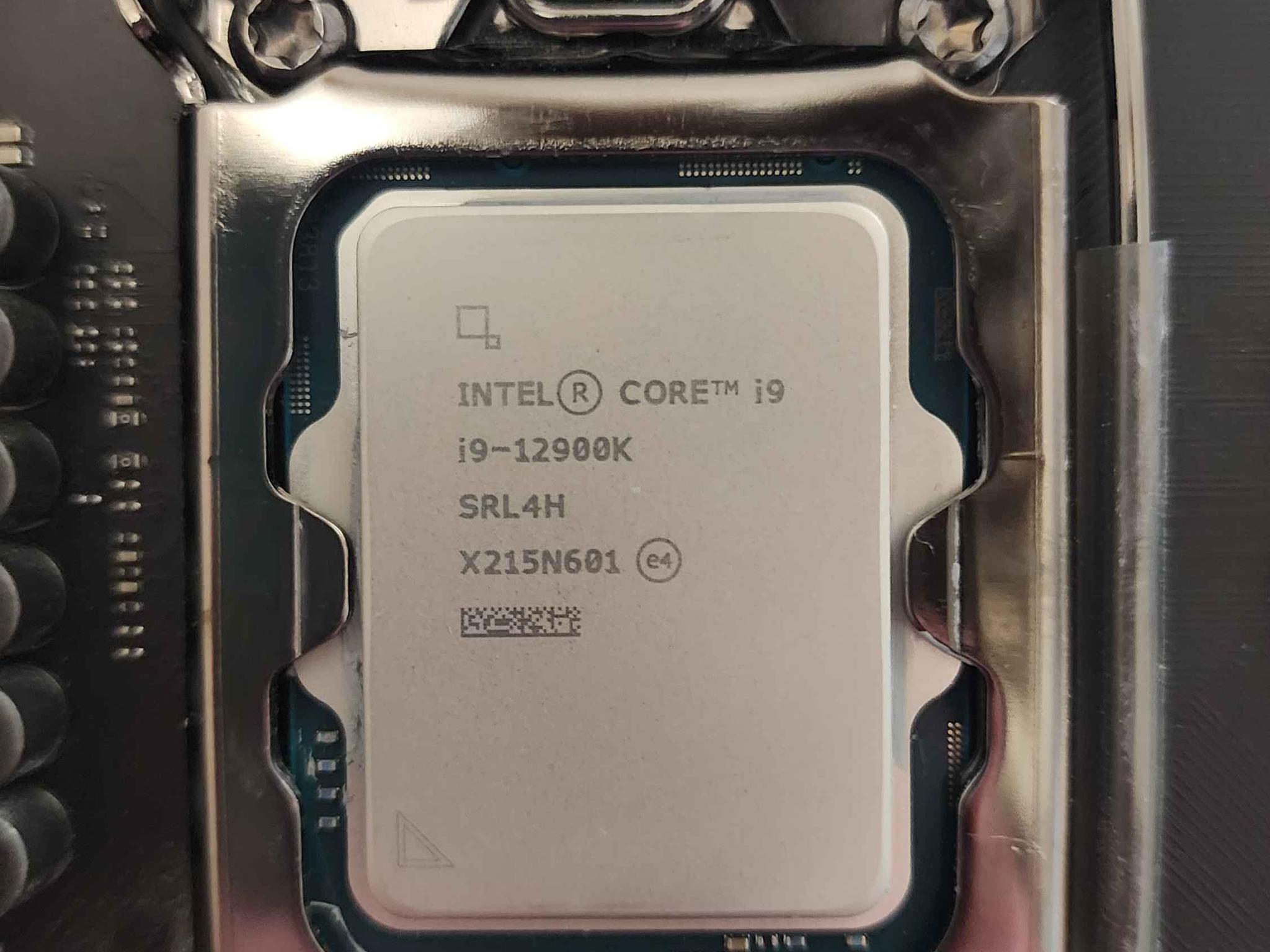 ASUS ROG MAXIMUS Z690 HERO Motherboard + Intel i9-12900K CPU