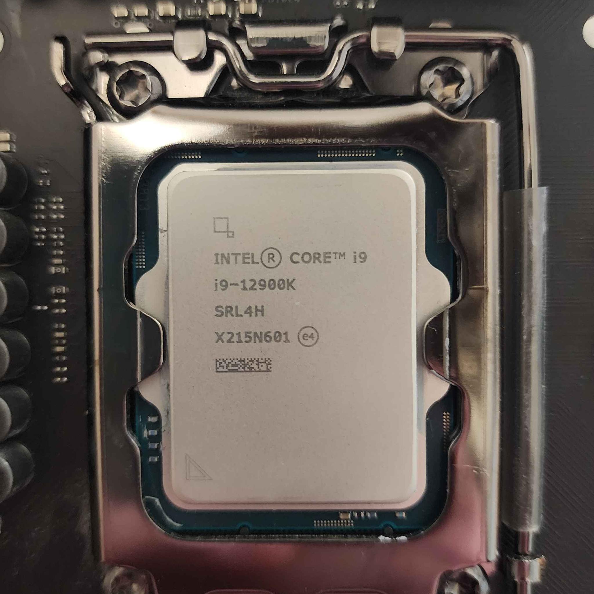 ASUS ROG MAXIMUS Z690 HERO Motherboard + Intel i9-12900K CPU