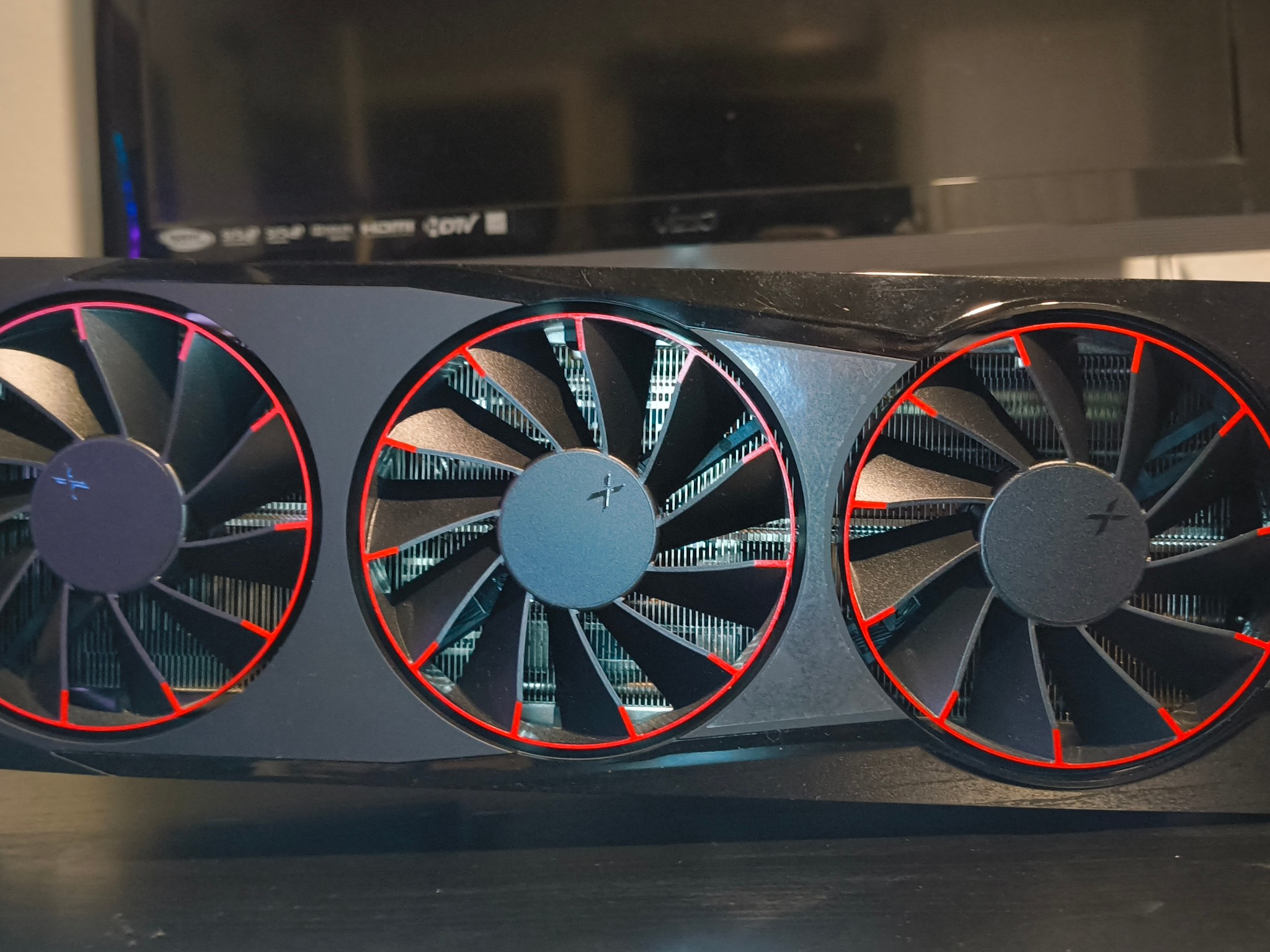 XFX QuickSilver Magnetic Air AMD Radeon RX 9070 XT 16 GB GDDR6 Pro Gaming