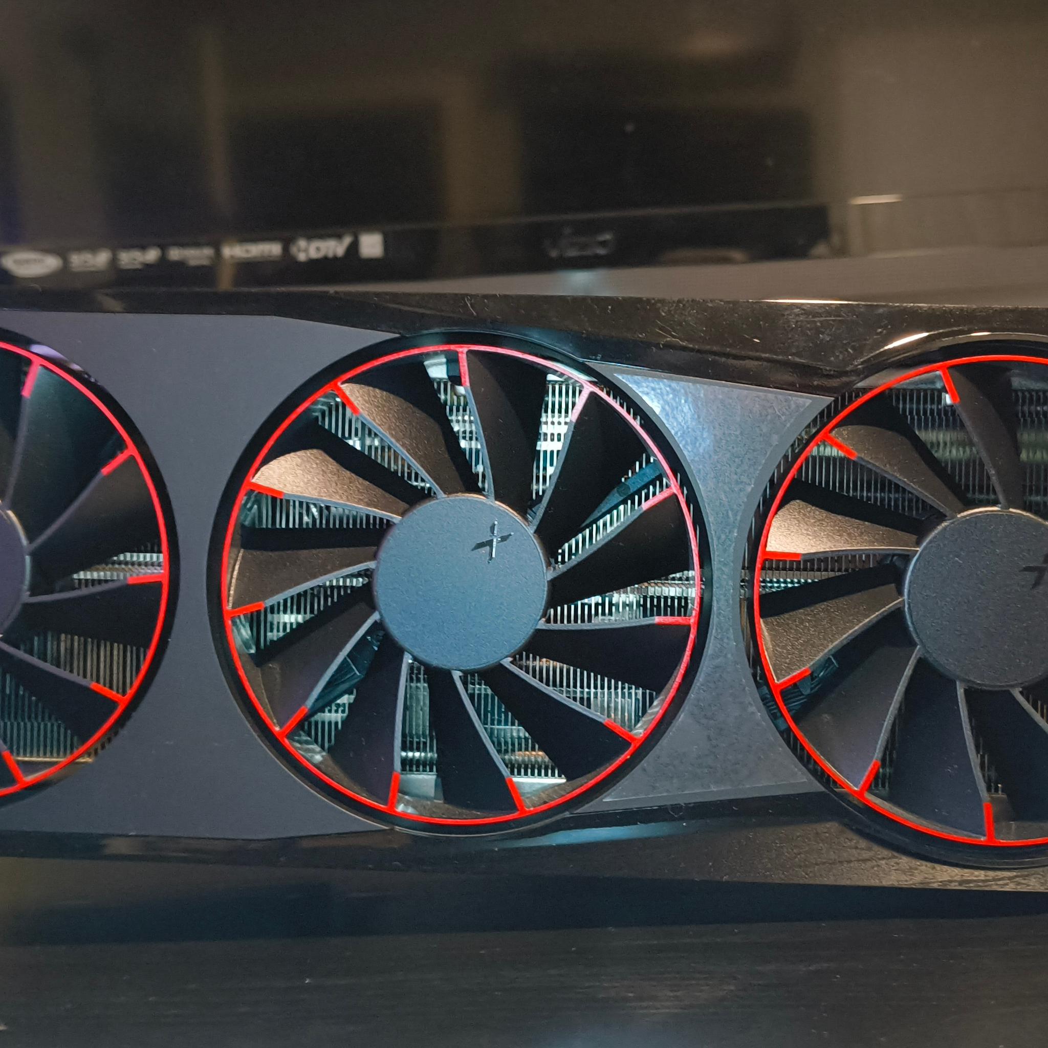 XFX QuickSilver Magnetic Air AMD Radeon RX 9070 XT 16 GB GDDR6 Pro Gaming