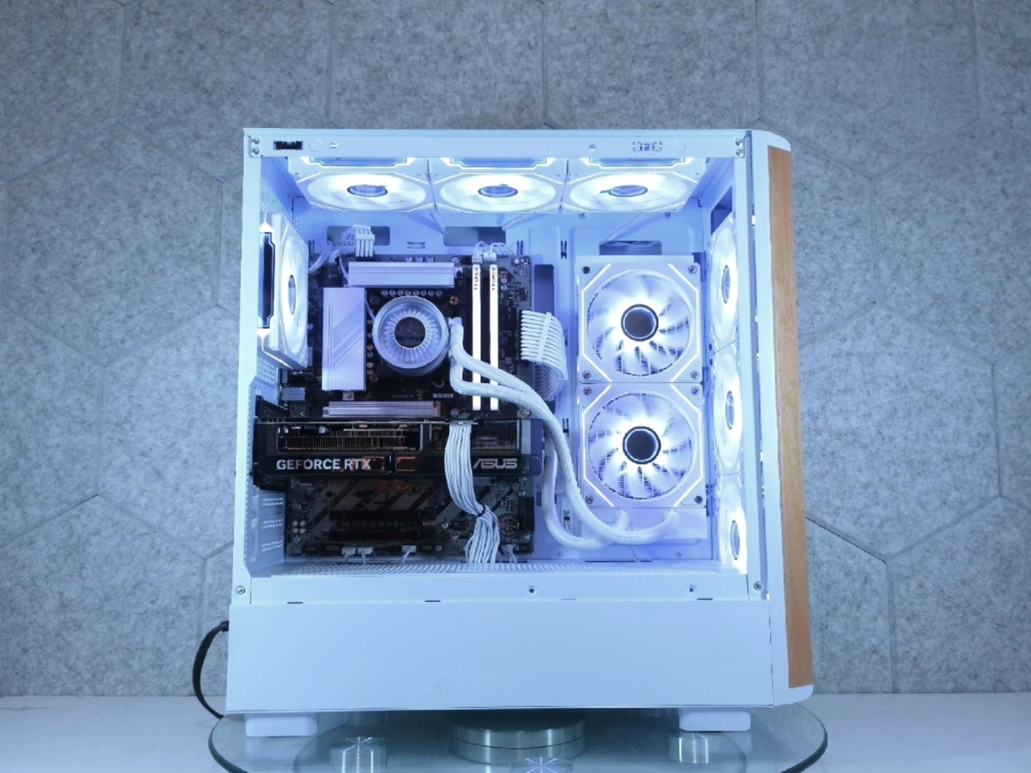 ASUS RTX 5070 🤍 Core Ultra 7 265F