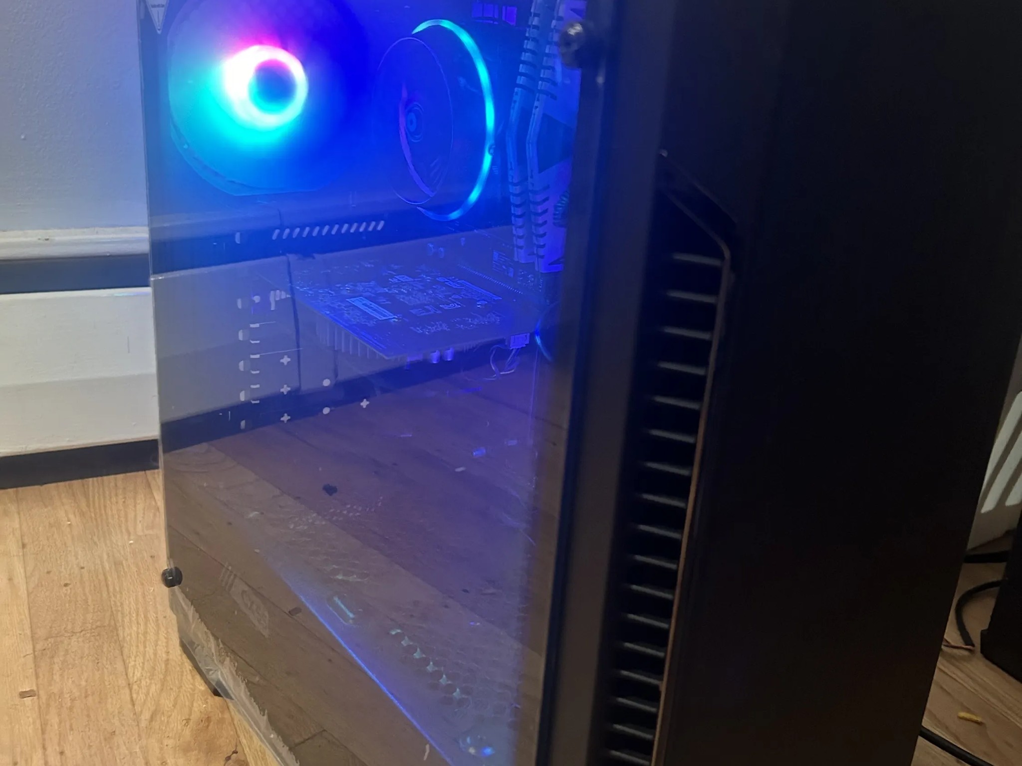 GAMING PC i5 9400f 16GB DDR4 NVIDIA GTX 1050 TI RGB Lighting RGB Fans
