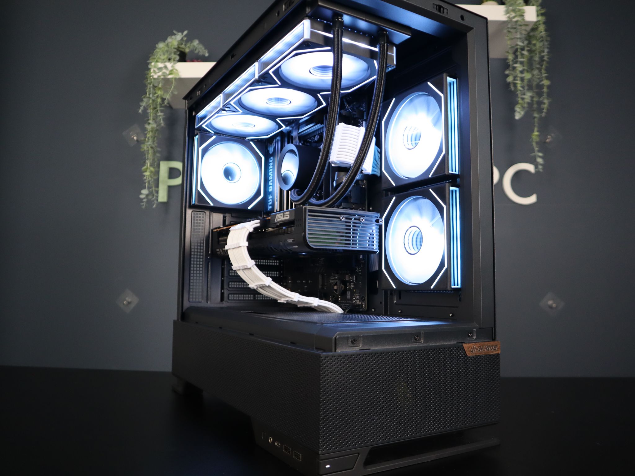 Radeon RX 9070 XT Custom Gaming PC - Ryzen 7 9800X3D, 32GB RAM