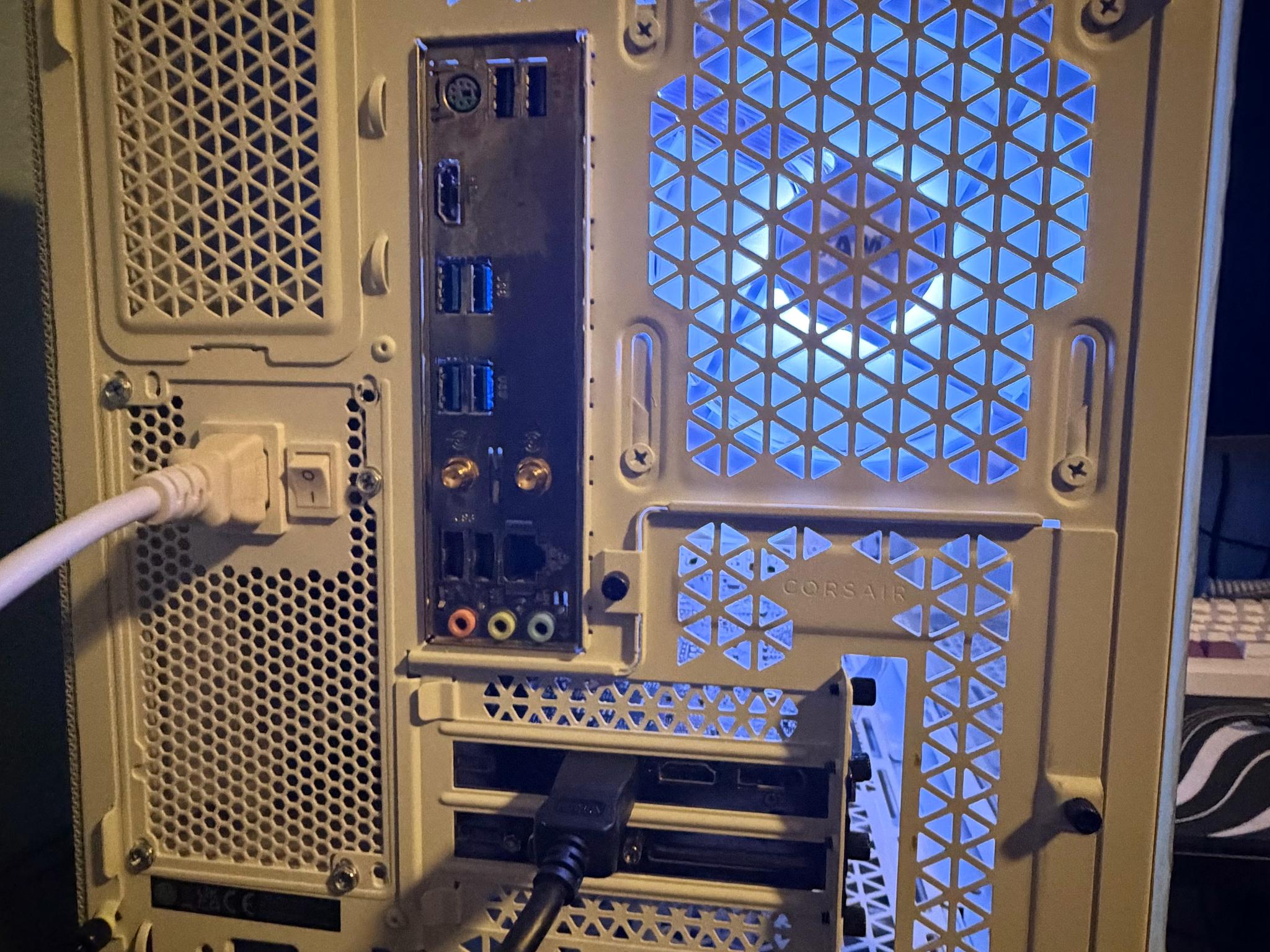 White Gaming PC | RTX 2060 6GB | RYZEN 7 2700X| 16GB RAM | 500GB SSD | Wi-Fi + Bluetooth