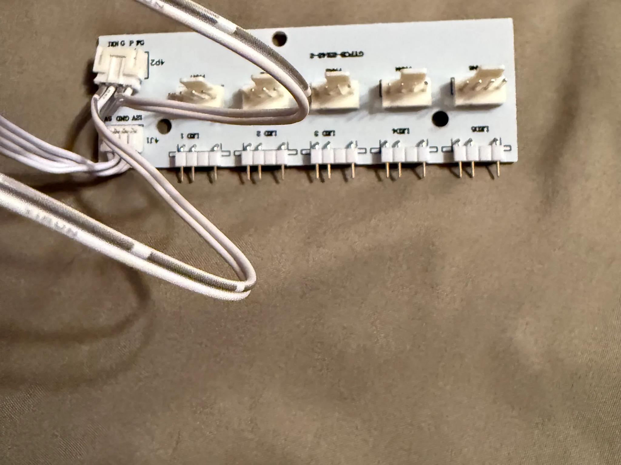 4 White Antec 120mm PWM case fans & ARGB/PWM hub