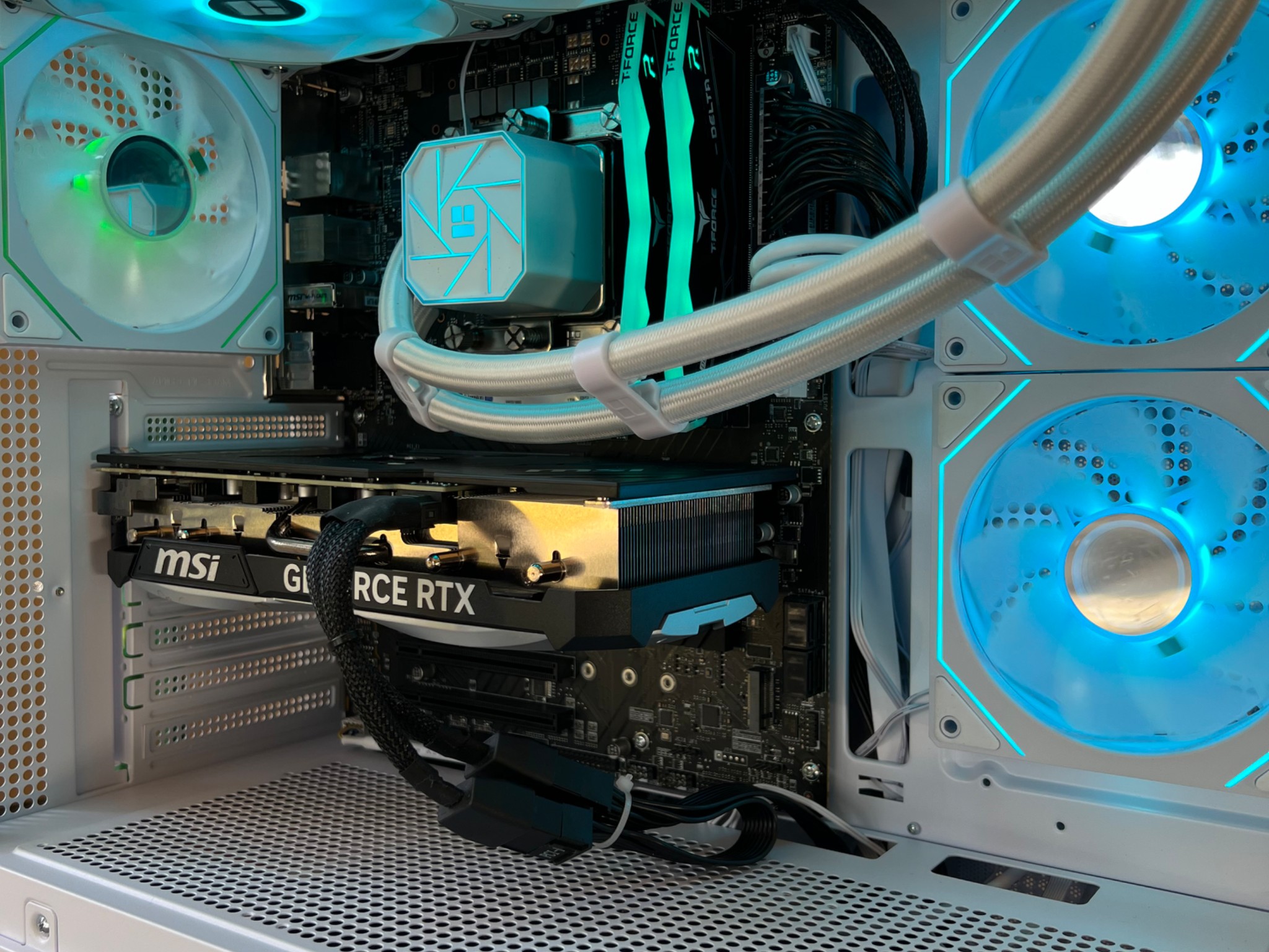 Rtx 4070 ti super | intel i7-14700kf | 32GB 6000mhz ddr5 | 1tb nvme | 750w 80+ Gold | windows 11