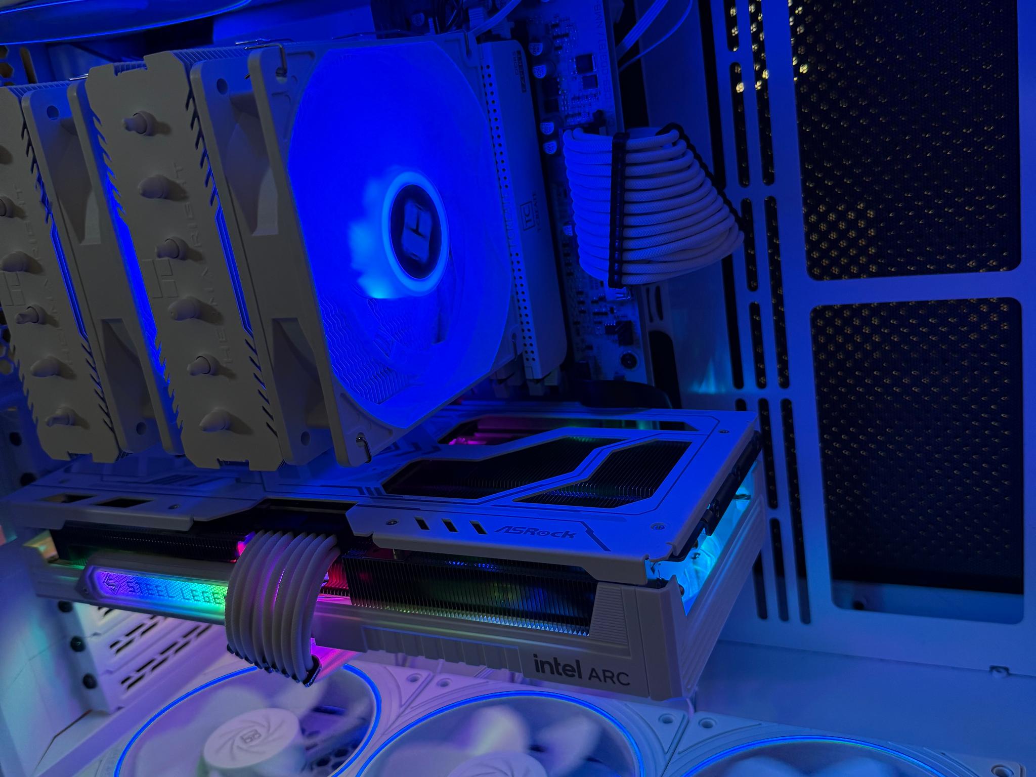 Custom White Intel Arc B580 with AMD 9600X