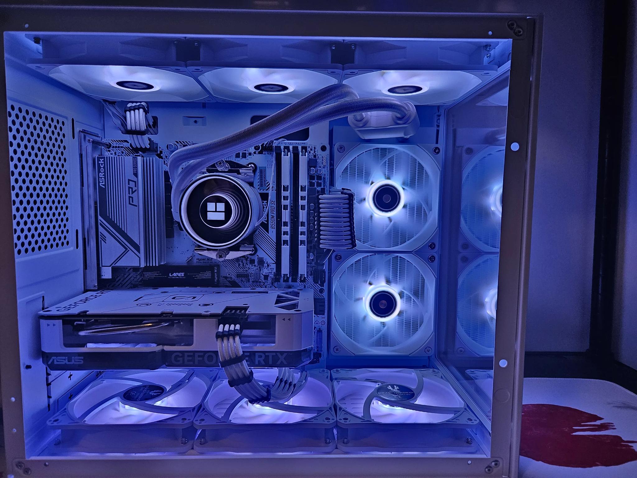 CYBER MONDAY SPECIAL Arctic Beast Ryzen 7 5700X / 32GB / 2TB SSD / RTX 4060