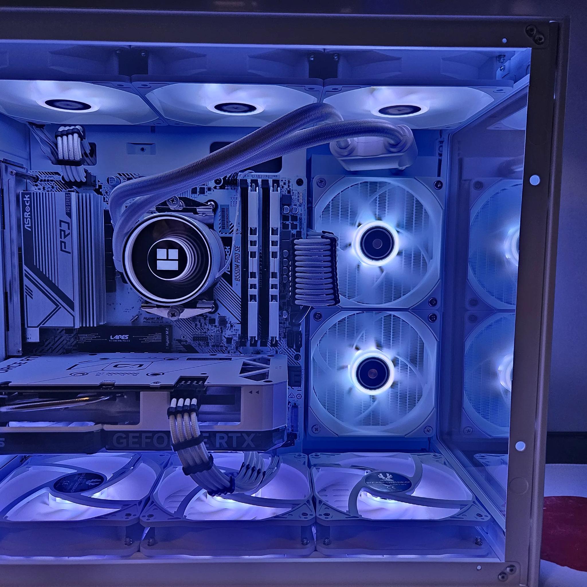 CYBER MONDAY SPECIAL Arctic Beast Ryzen 7 5700X / 32GB / 2TB SSD / RTX 4060