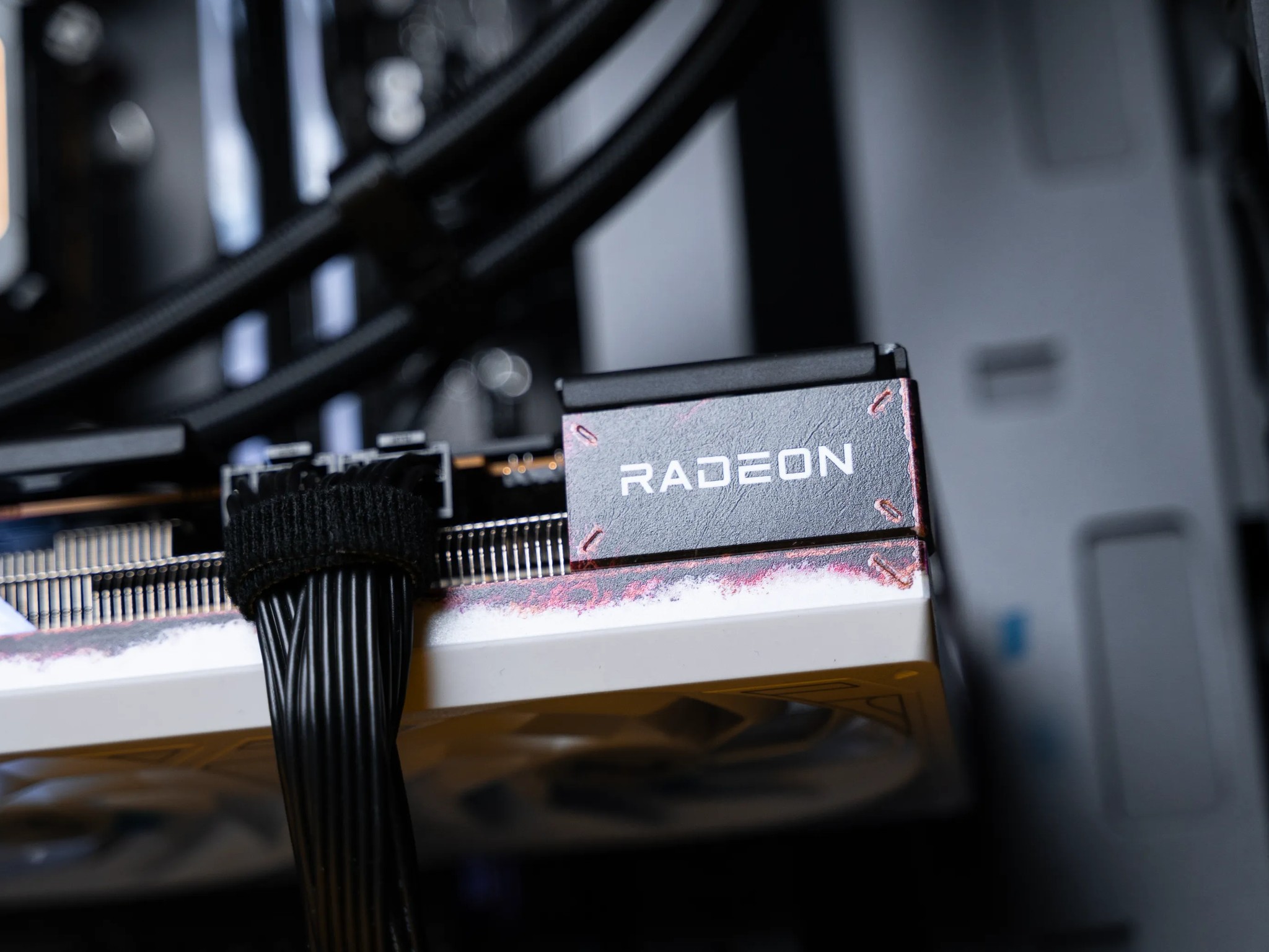 “Xenodromus” RX 7700 XT Ryzen 5 8400F 32GB Windows 11 Pro 1TB Gaming PC Masterpiece