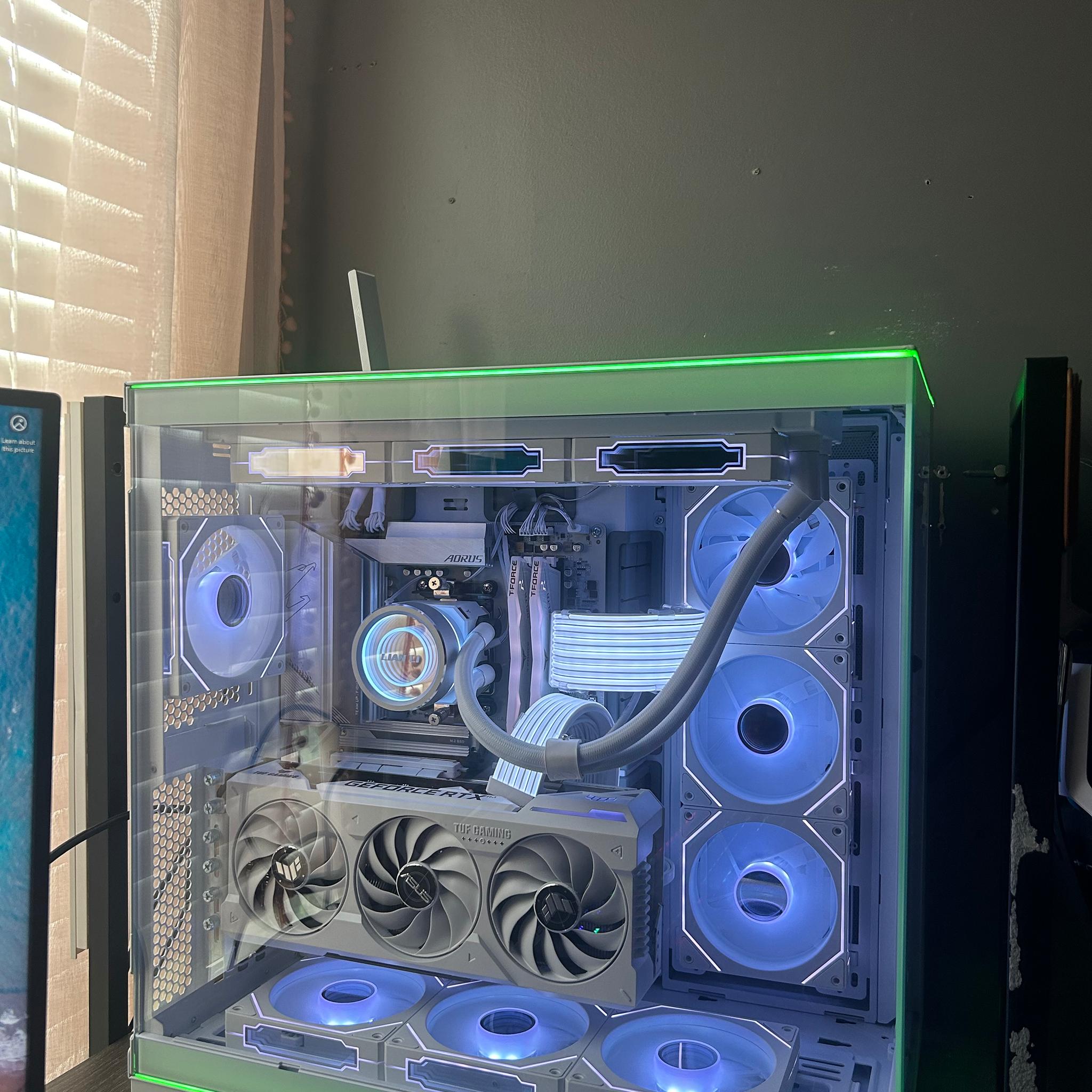 4070 ti super, 7900x, 32GB ram, 2TB Nvme, lian li all white pc build