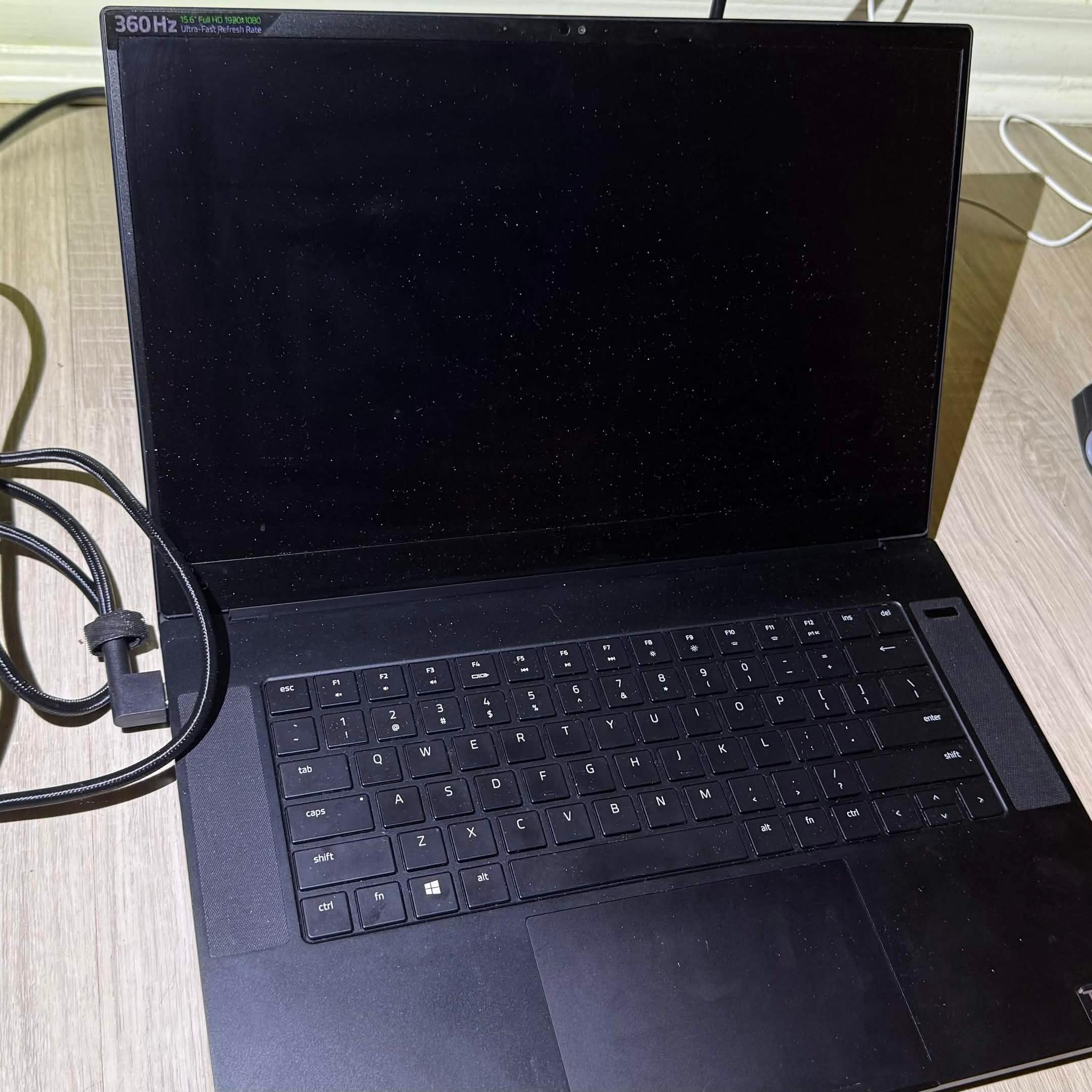 Razer Blade 15 Advanced RZ09-0367CEC3 | i7 10875H | 32GB DDR4 | RTX 3080 | 360Hz | + Cooling Pad