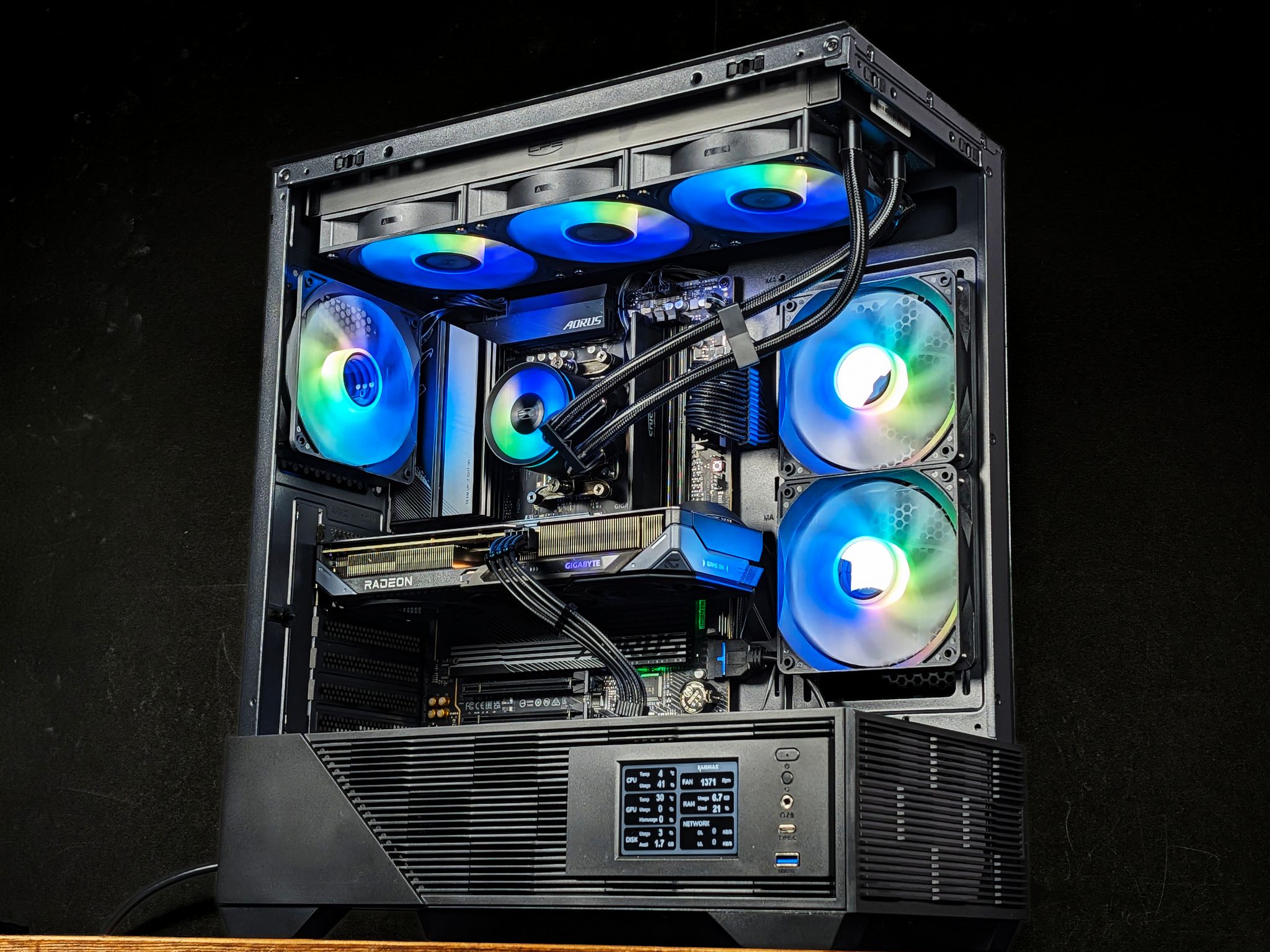 🎩 Ryzen 7 7700 • RX 9060 XT 16GB • 32GB DDR5 • 2TB SSD • Gaming PC