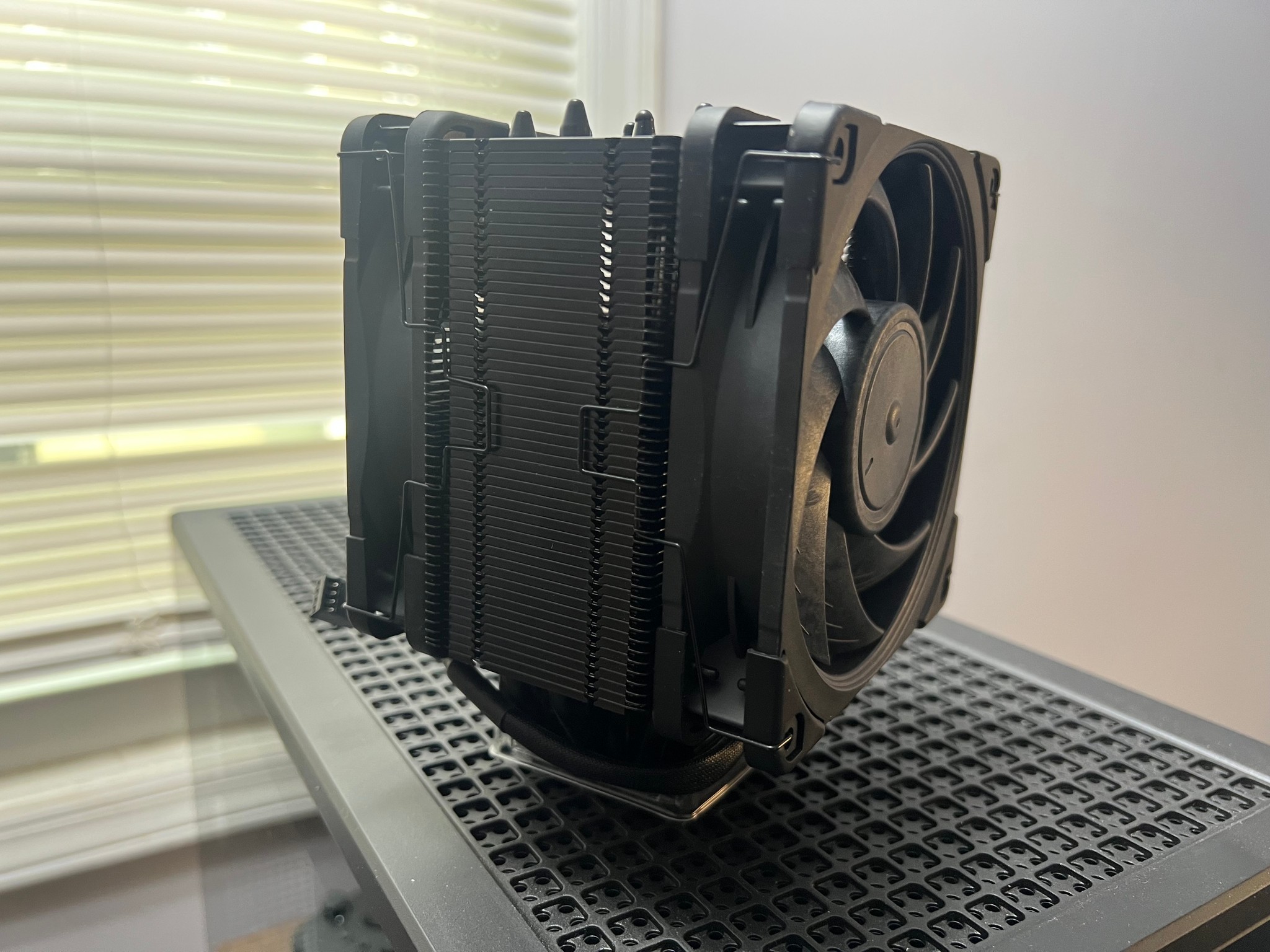 Noctua NH-U12A chromax.Black, 120mm Single-Tower CPU Cooler (Black)