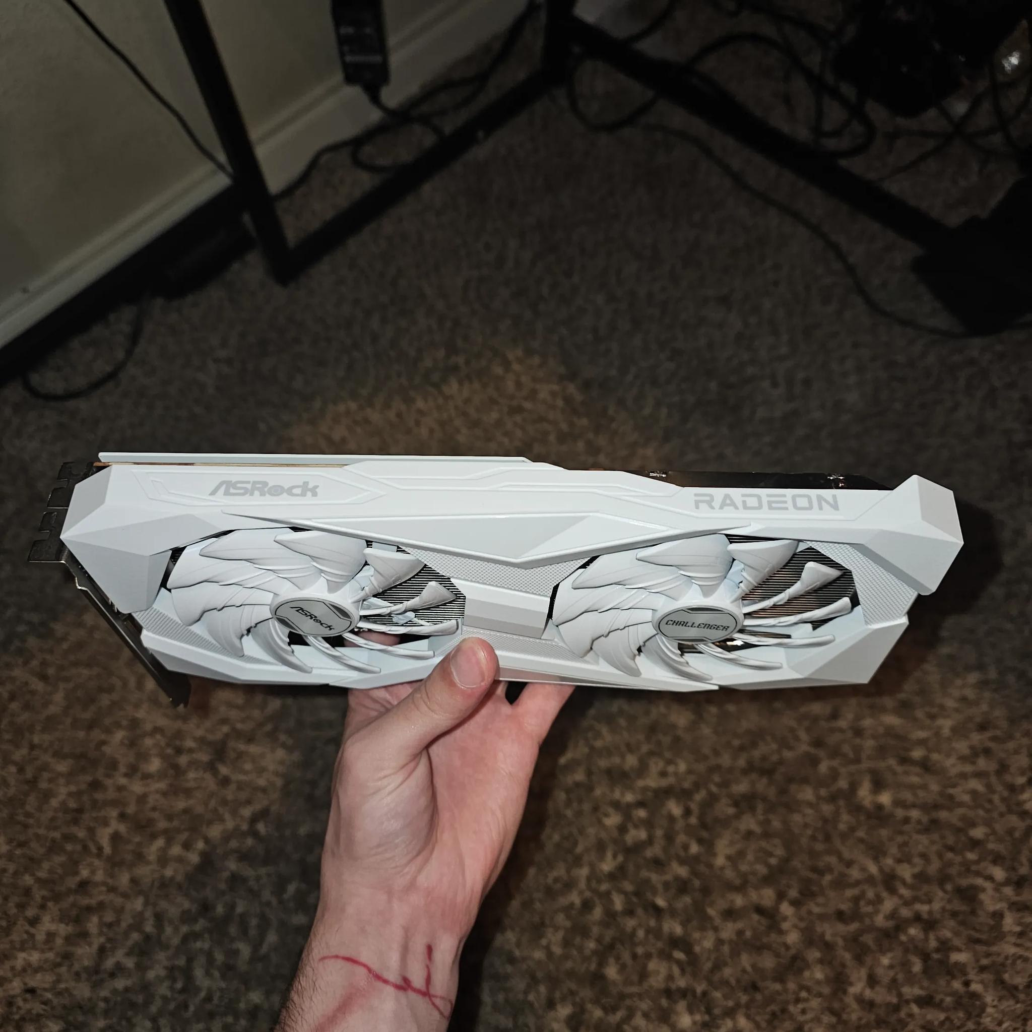 AMD RX 6600 Challanger (White)