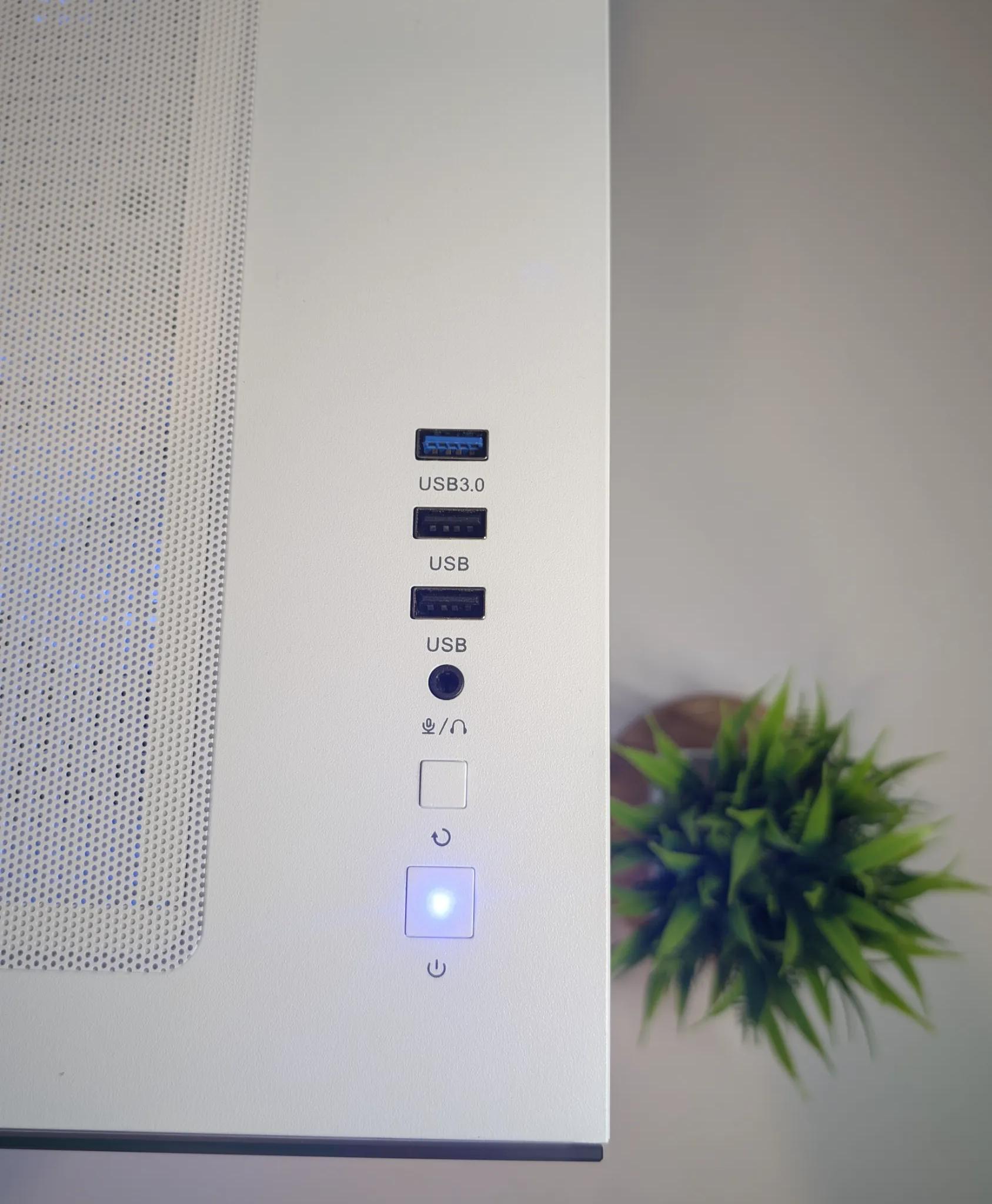 RYZEN 5 | GTX 1080 EVGA FTW2 | 16GB RAM | 500GB 4X4 NVME SSD | WINDOWS 11 PRO | WHITE GAMING PC