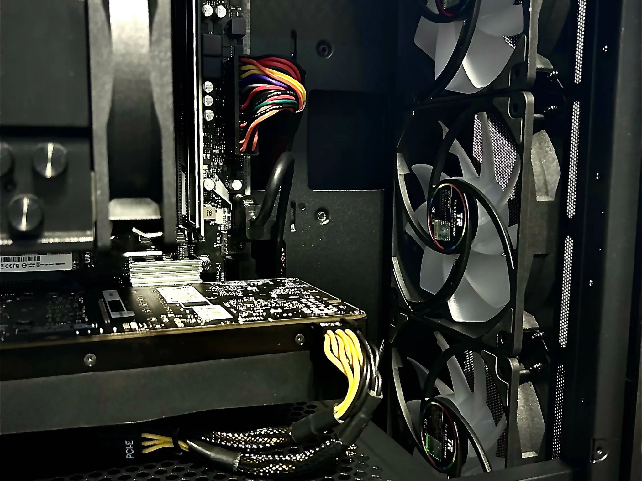 GTX 1070 / Ryzen 3 2200g / 16gb 3200MHz / 512GB NVMe Gen 3 Gaming Pc