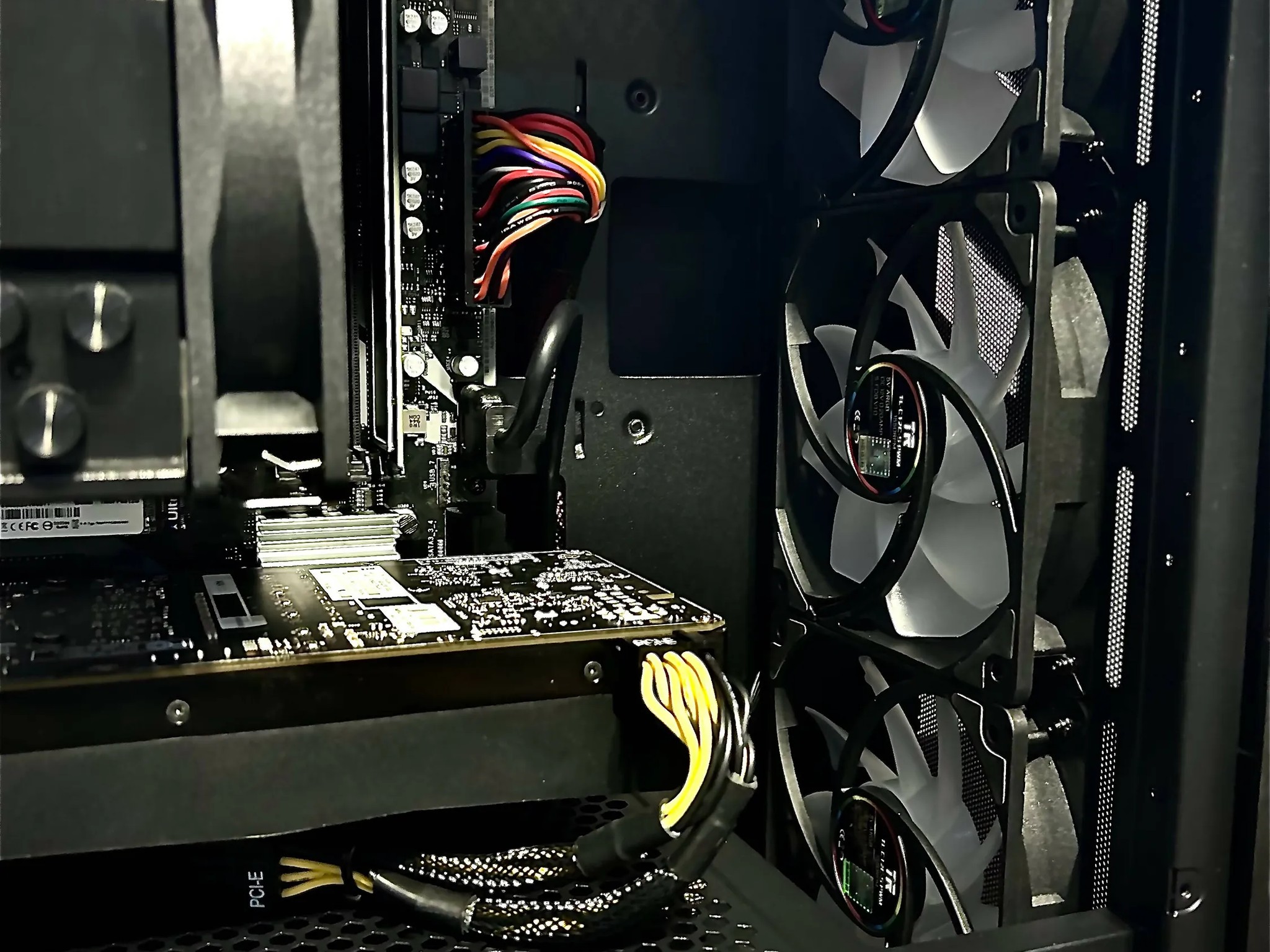 GTX 1070 / Ryzen 3 2200g / 16gb 3200MHz / 512GB NVMe Gen 3 Gaming Pc