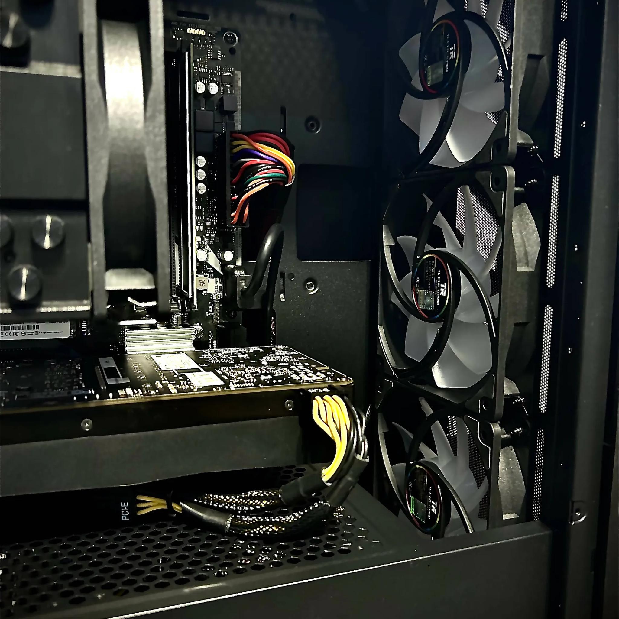 GTX 1070 / Ryzen 3 2200g / 16gb 3200MHz / 512GB NVMe Gen 3 Gaming Pc