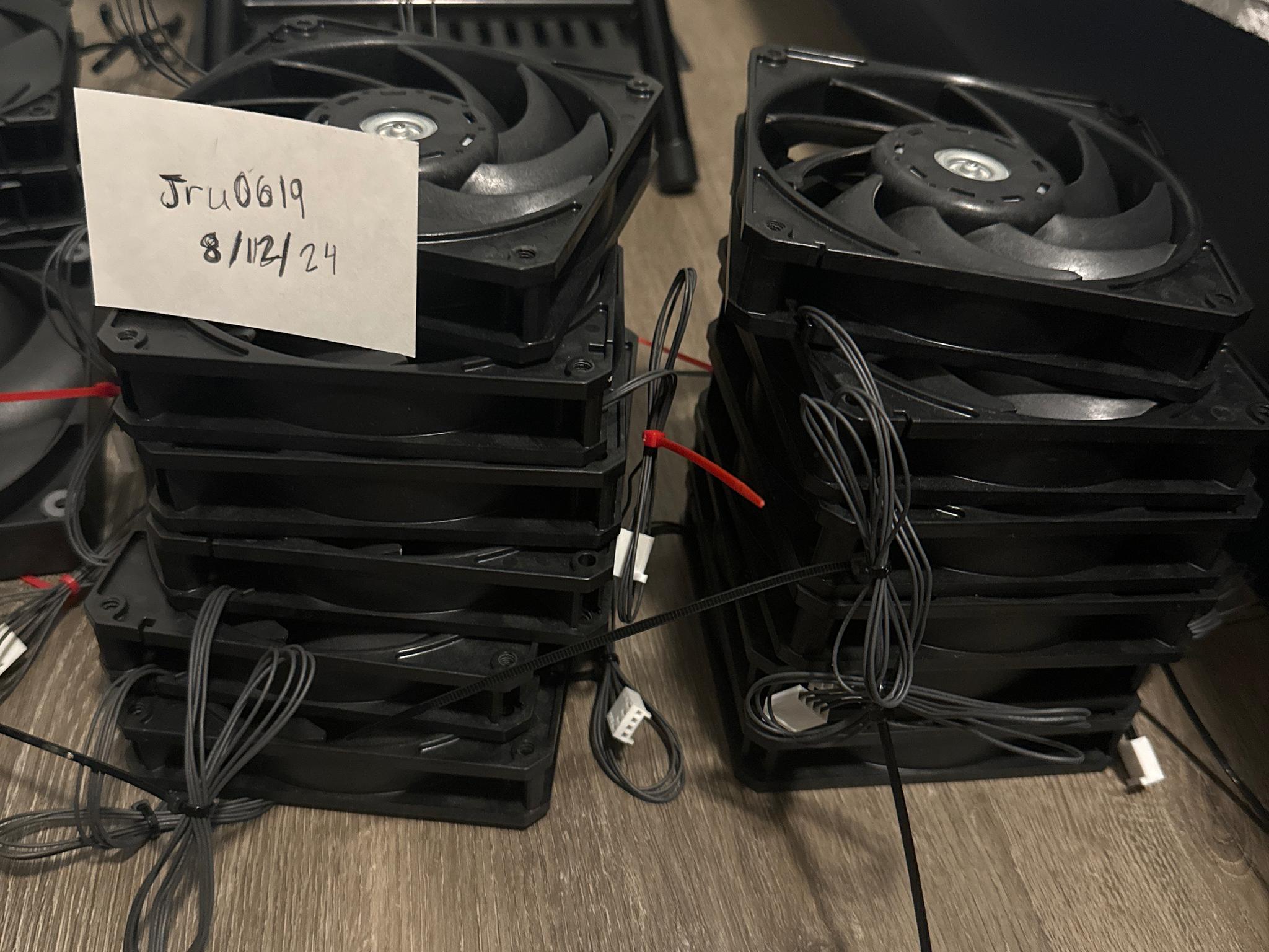 Lot of fans/ Ram!