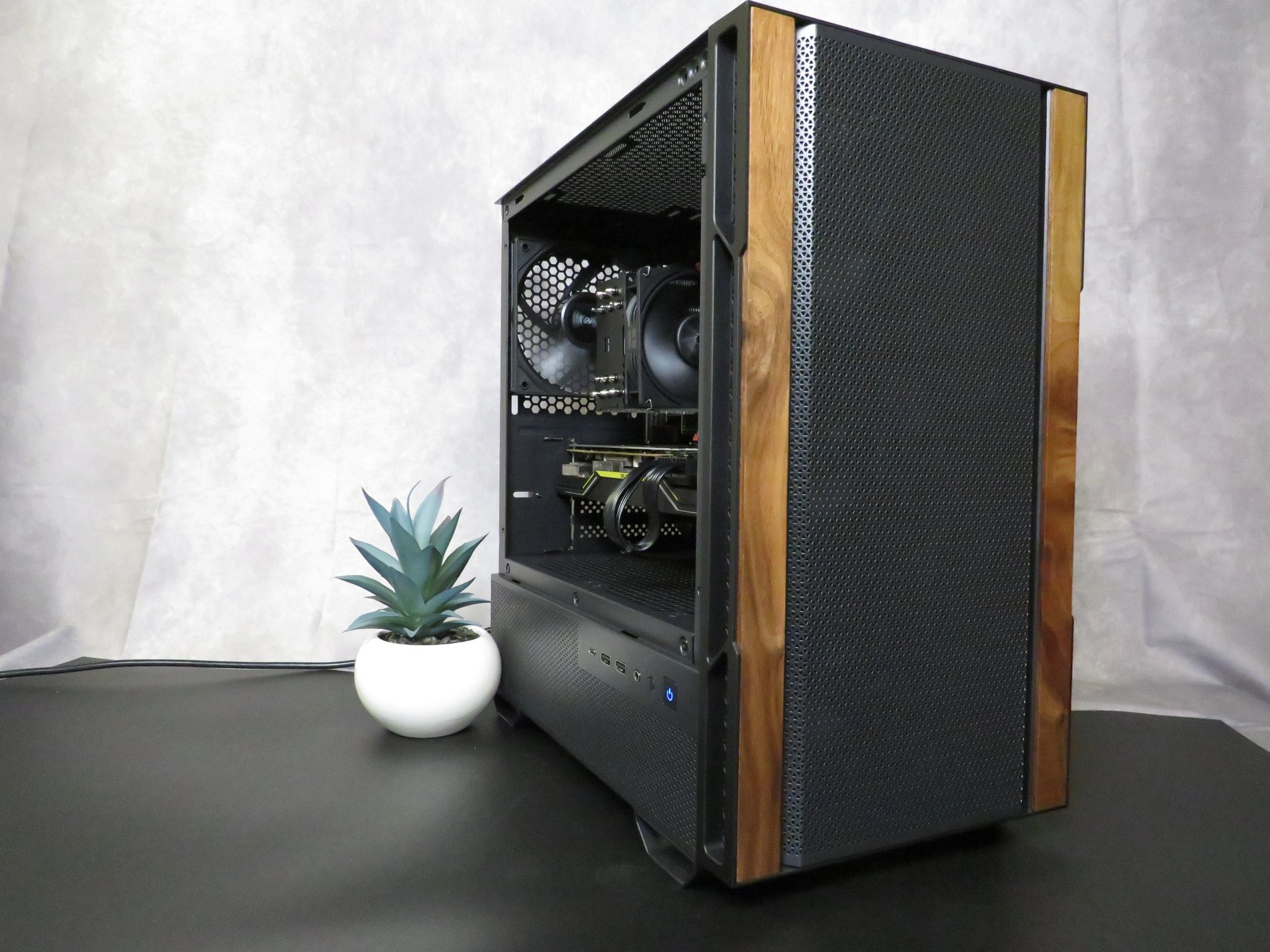 Entry Level Gamer! RX 5700 XT + Intel Xeon E5 2680 V4 + 32 GB DDR4 + 1 TB SSD