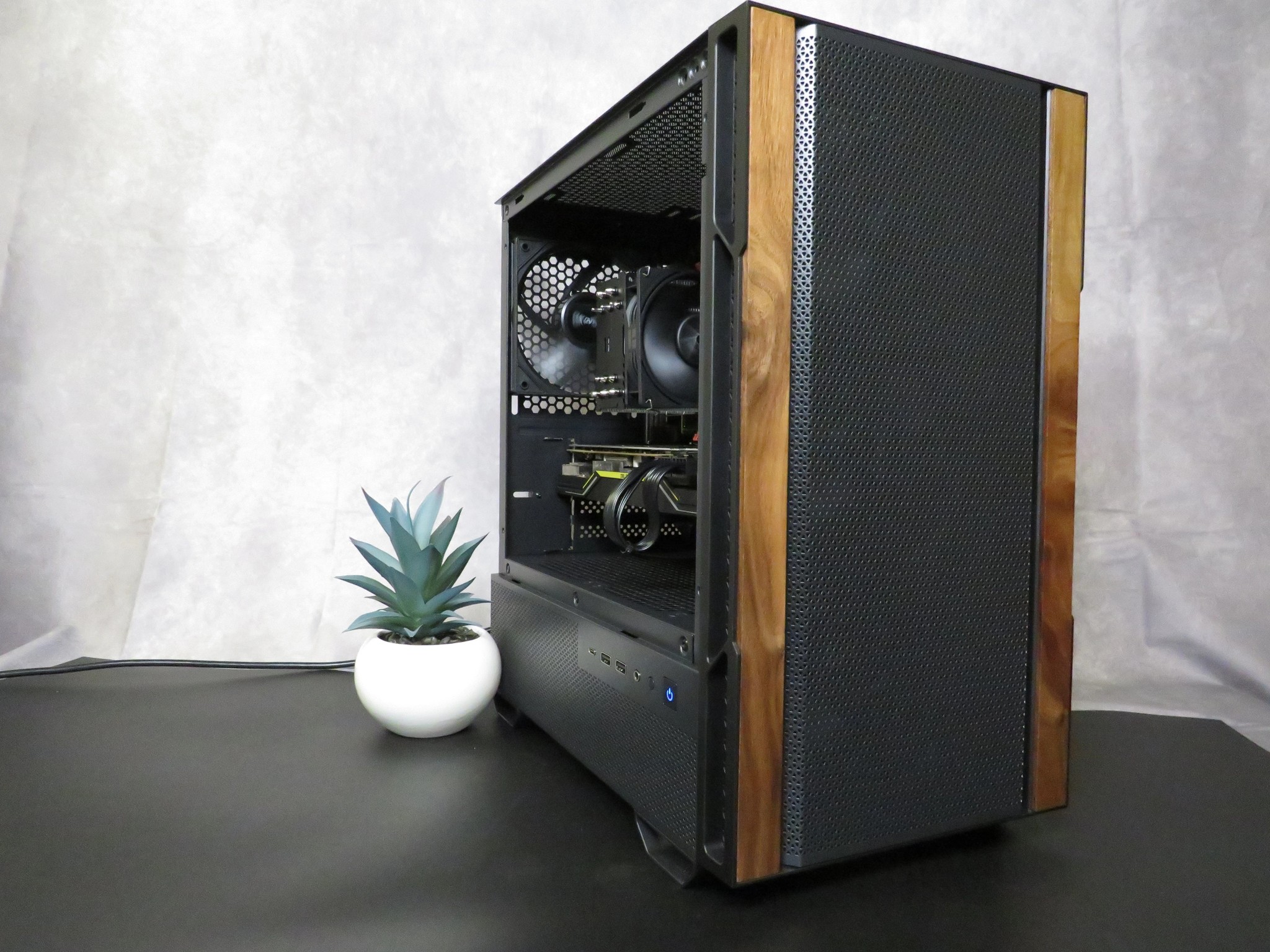 Entry Level Gamer! RX 5700 XT + Intel Xeon E5 2680 V4 + 32 GB DDR4 + 1 TB SSD