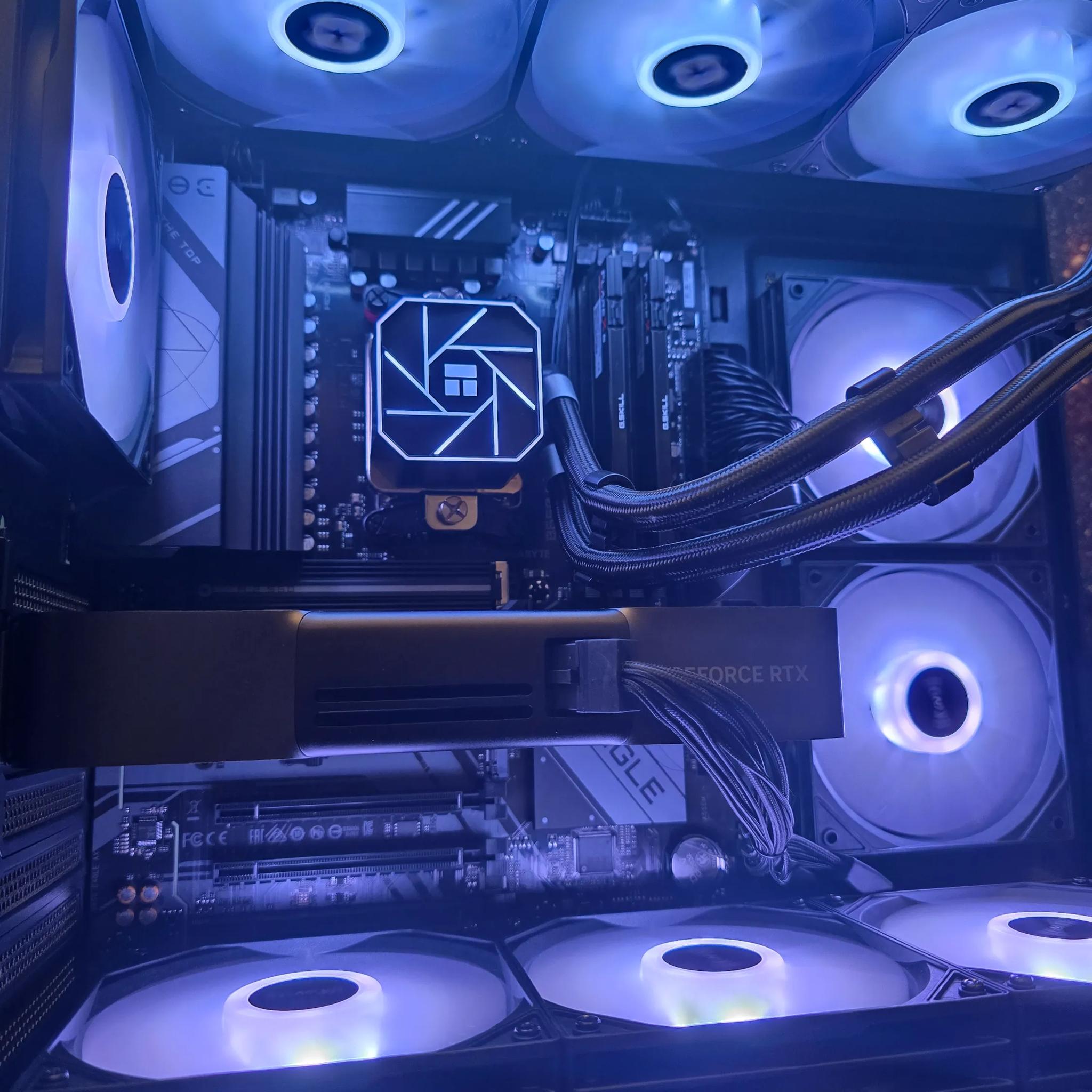 🚀 1440P ALL NEW CUSTOM AM5 PC | RTX 5070 FE | RYZEN 7 7700x | 2TB SSD | 32GB DDR5 6000MHZ CL32 🚀