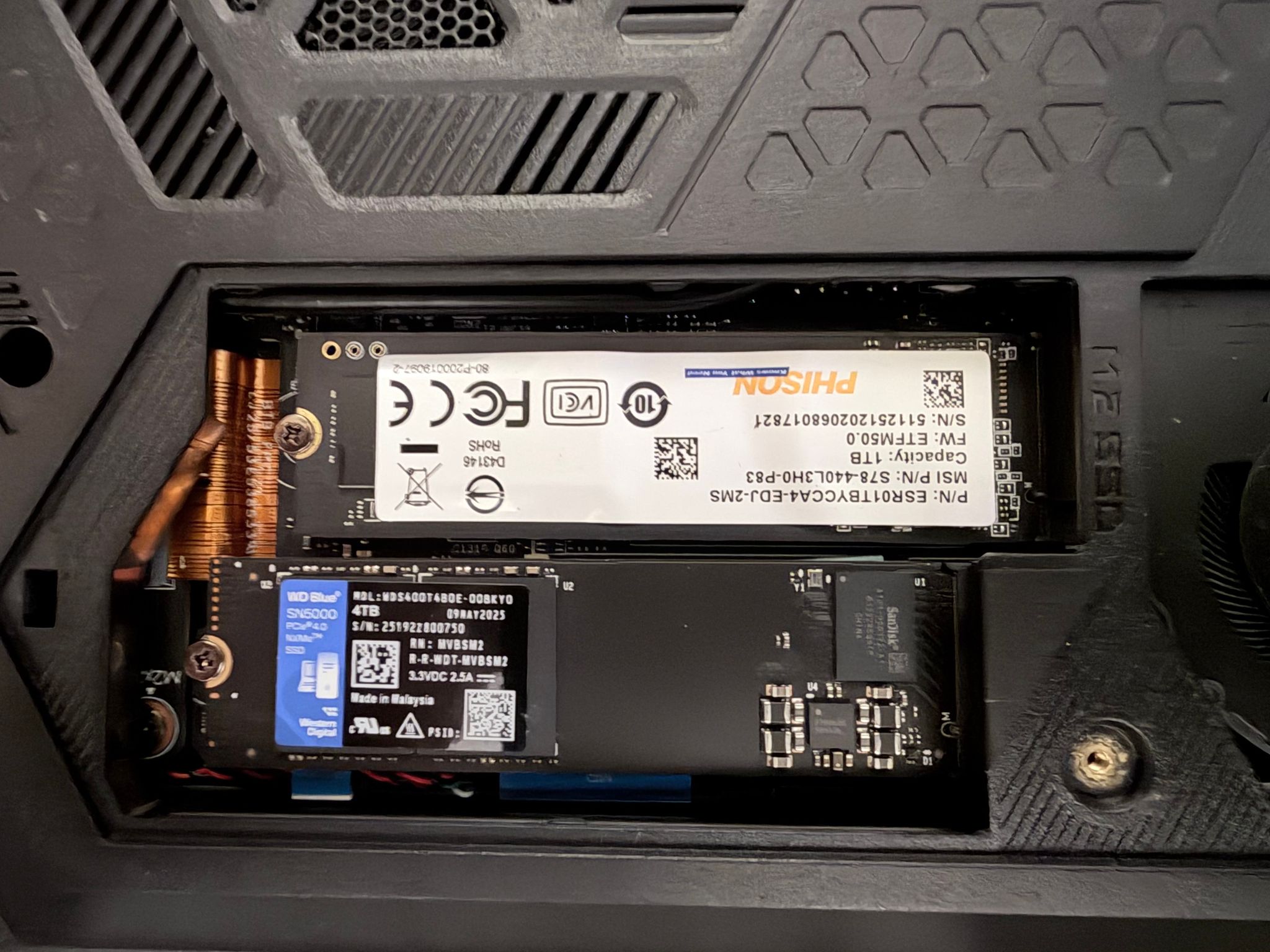 Like NEW MSI Raider 16 Max - Core Ultra 9 290HX Plus, 1TB & 4TB NVMe Gen4, 64GB DDR5-5600, RTX 5090