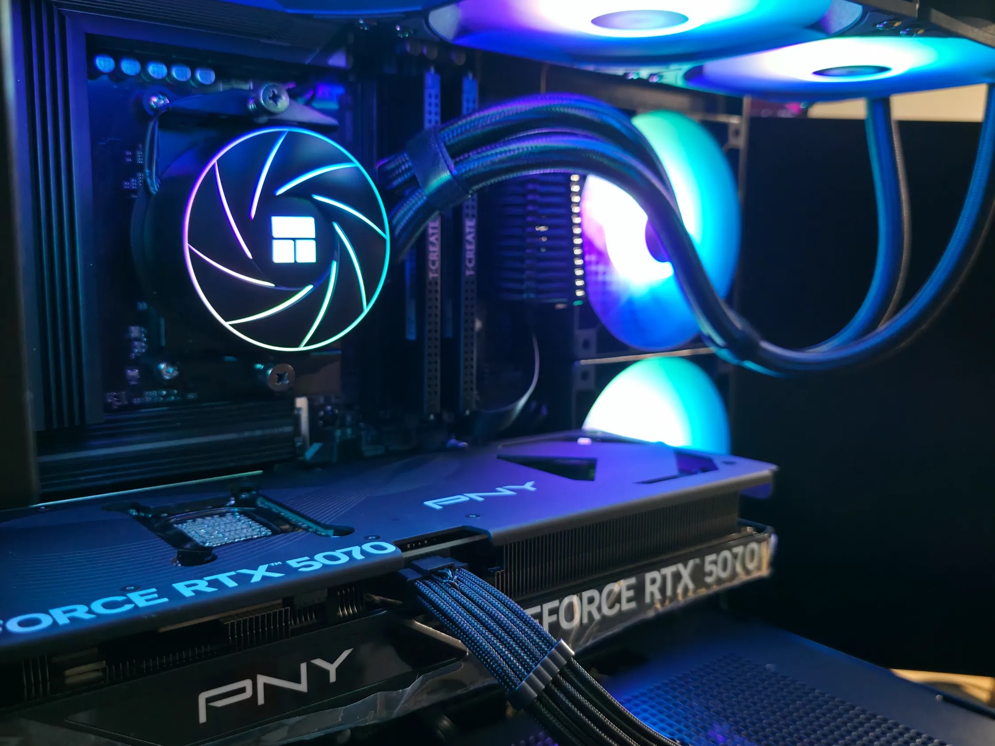 DARKMATTER | RTX 5070 OC | AMD R7 9700X | 32GB DDR5 6000 CL30 | 2TB | 360mm AIO | 850W PSU PCIE 5.0