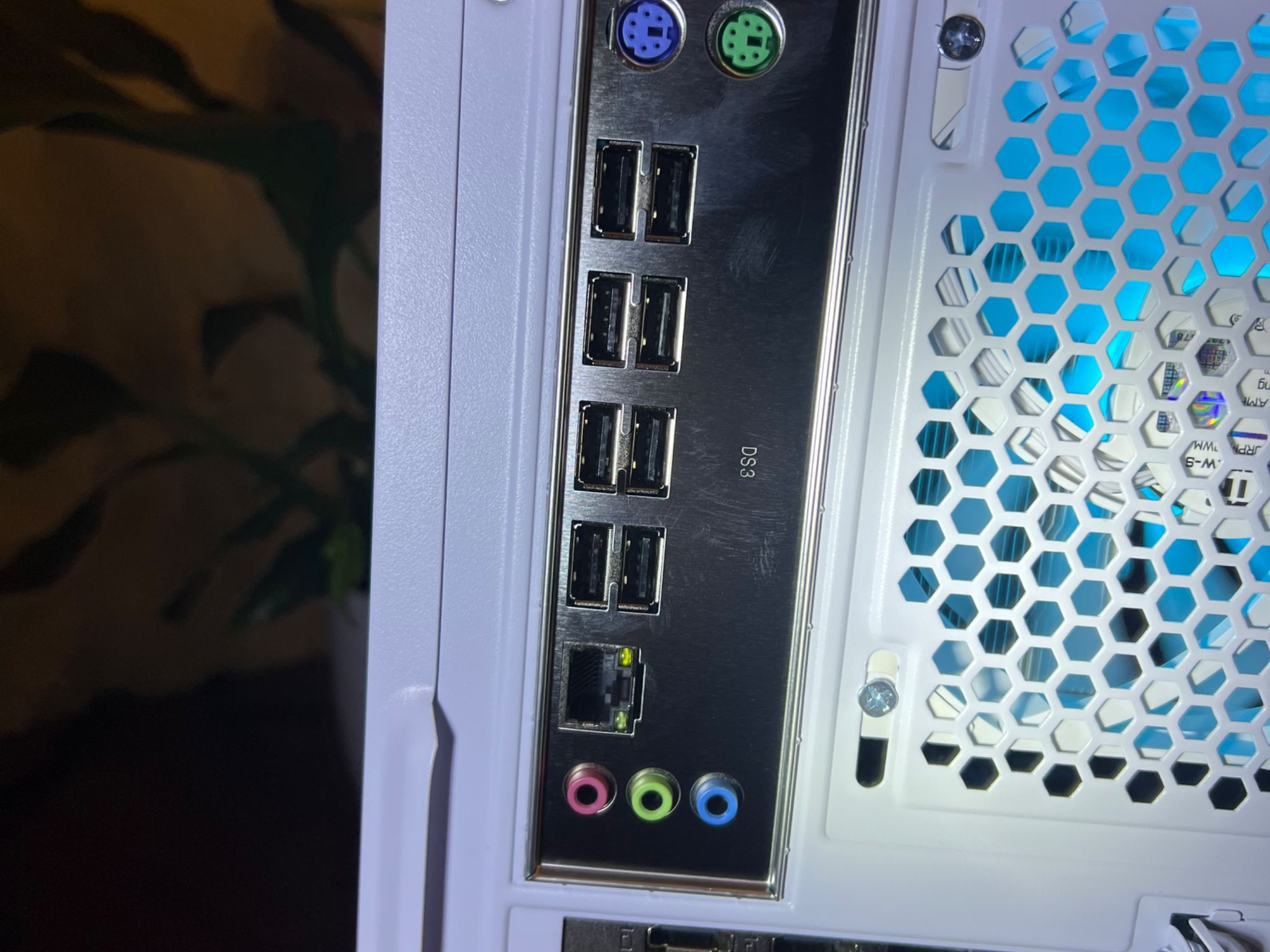Intel 10 Core White Gaming PC RX 580 1tb SSD 32GB RAM WIFi WINDOWS 10 Pro