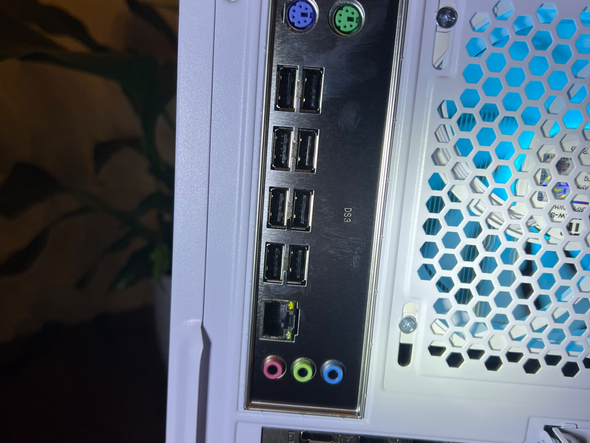 Intel 10 Core White Gaming PC RX 580 1tb SSD 32GB RAM WIFi WINDOWS 10 Pro