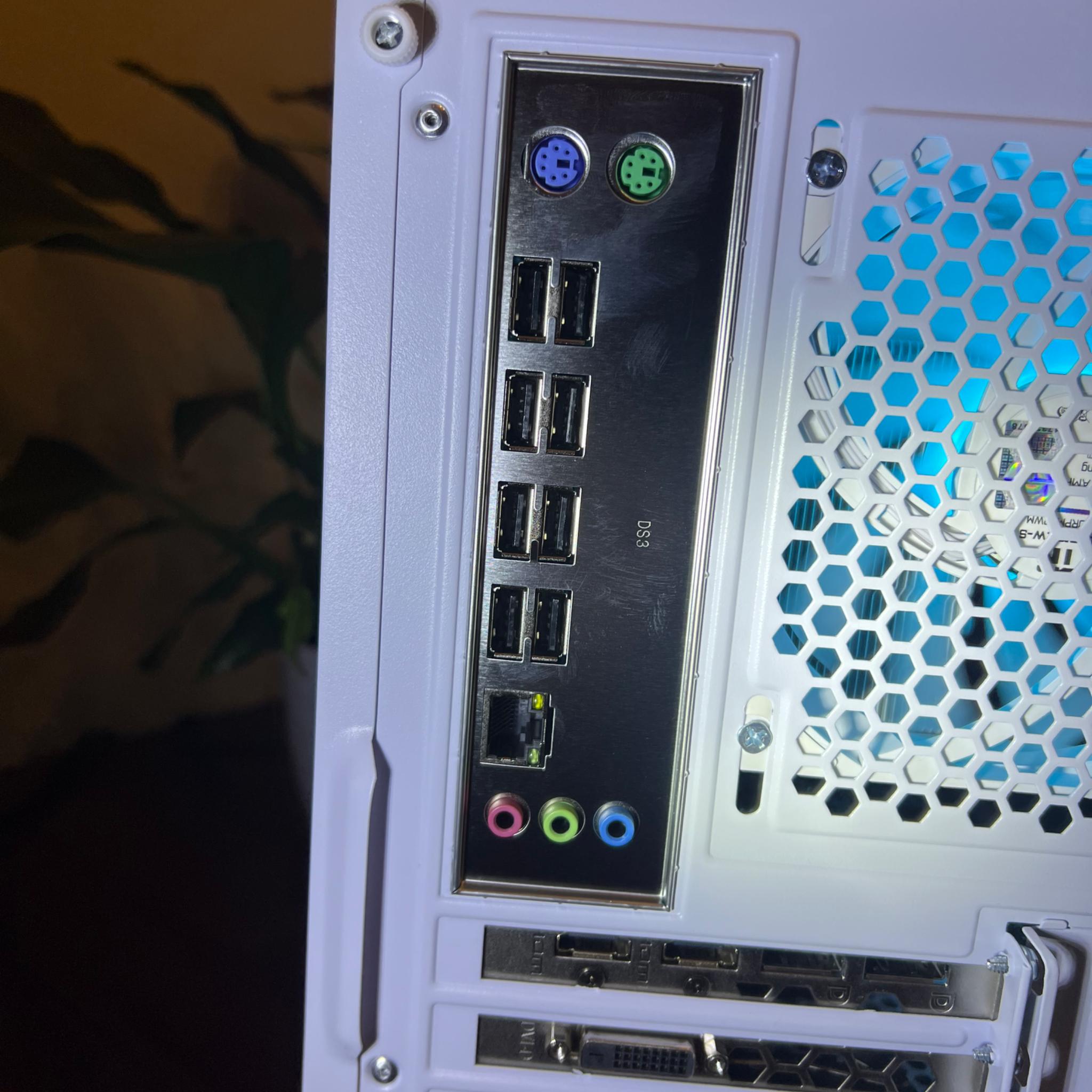 Intel 10 Core White Gaming PC RX 580 1tb SSD 32GB RAM WIFi WINDOWS 10 Pro