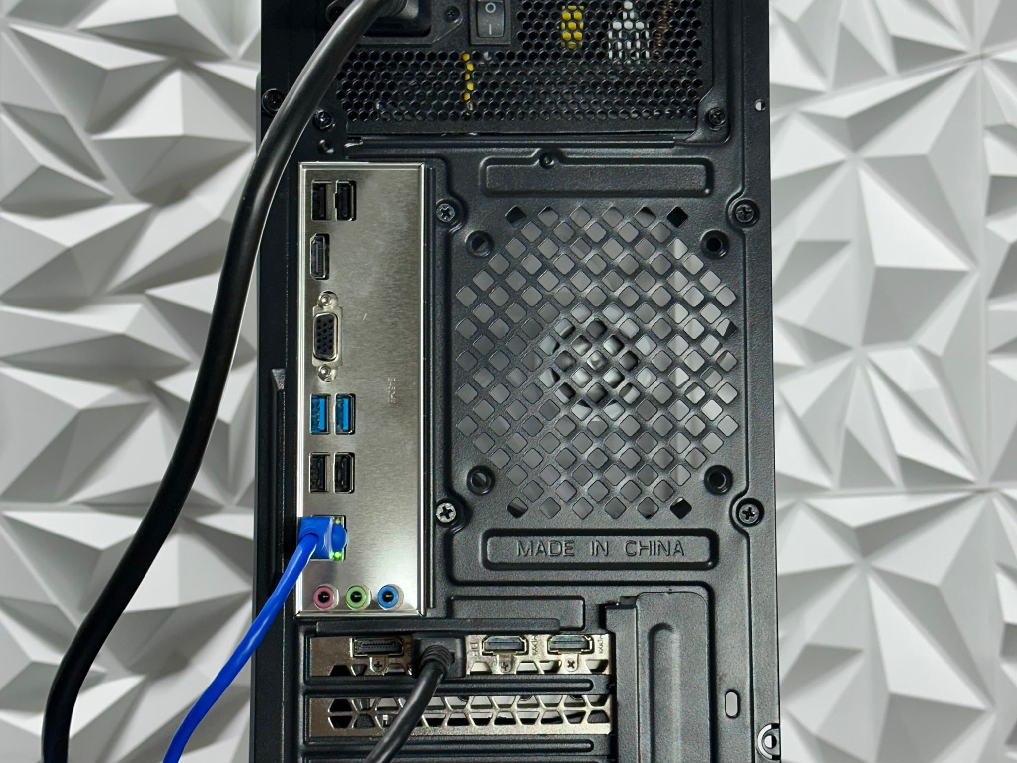 Rx 6600 XT / Ryzen 5 5500 / 16GB 3000MHz / 512GB SSD / Windows 11 Pro