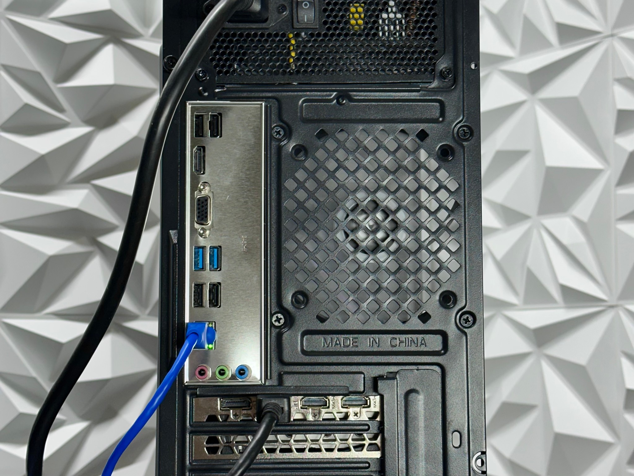 Rx 6600 XT / Ryzen 5 5500 / 16GB 3000MHz / 512GB SSD / Windows 11 Pro
