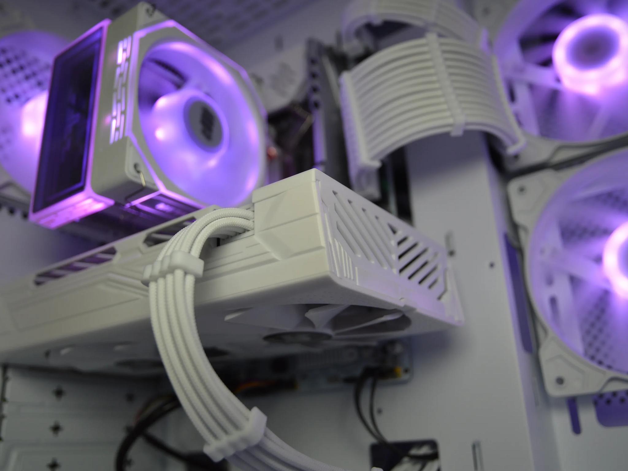 ⚪⚪| RX 580 8GB | INTEL XEON E5 2670 V3 | 16GB RAM | 1TB SSD | Ice Frost |