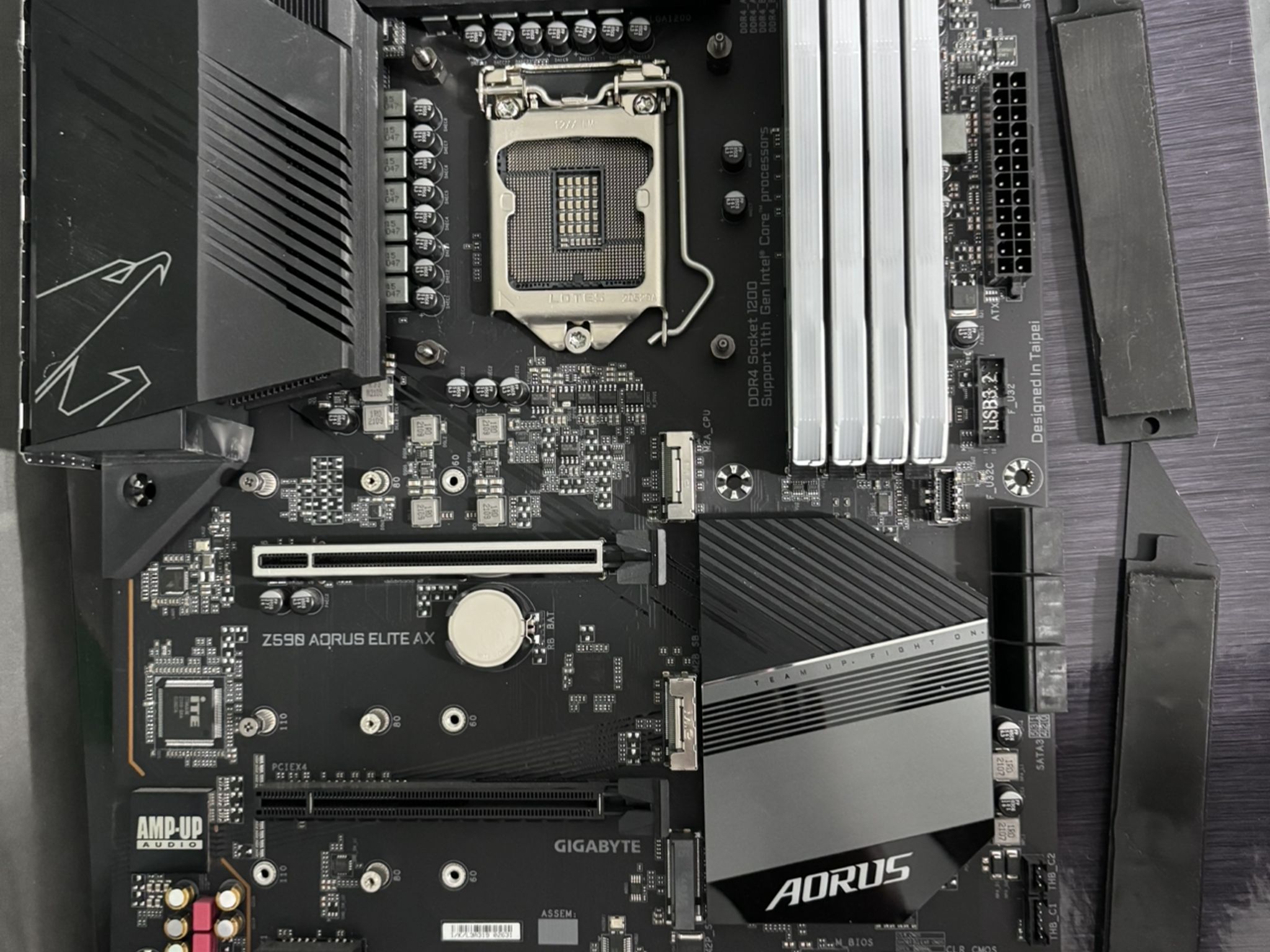 Intel I7-11700K + Gigabyte Z590 Aorus Elite AX + Corsair Vengeance RGB RAM 4x8